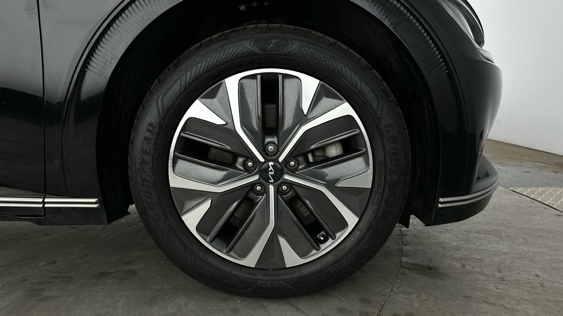 4020867 166kW Air 77.4kWh 5dr Auto