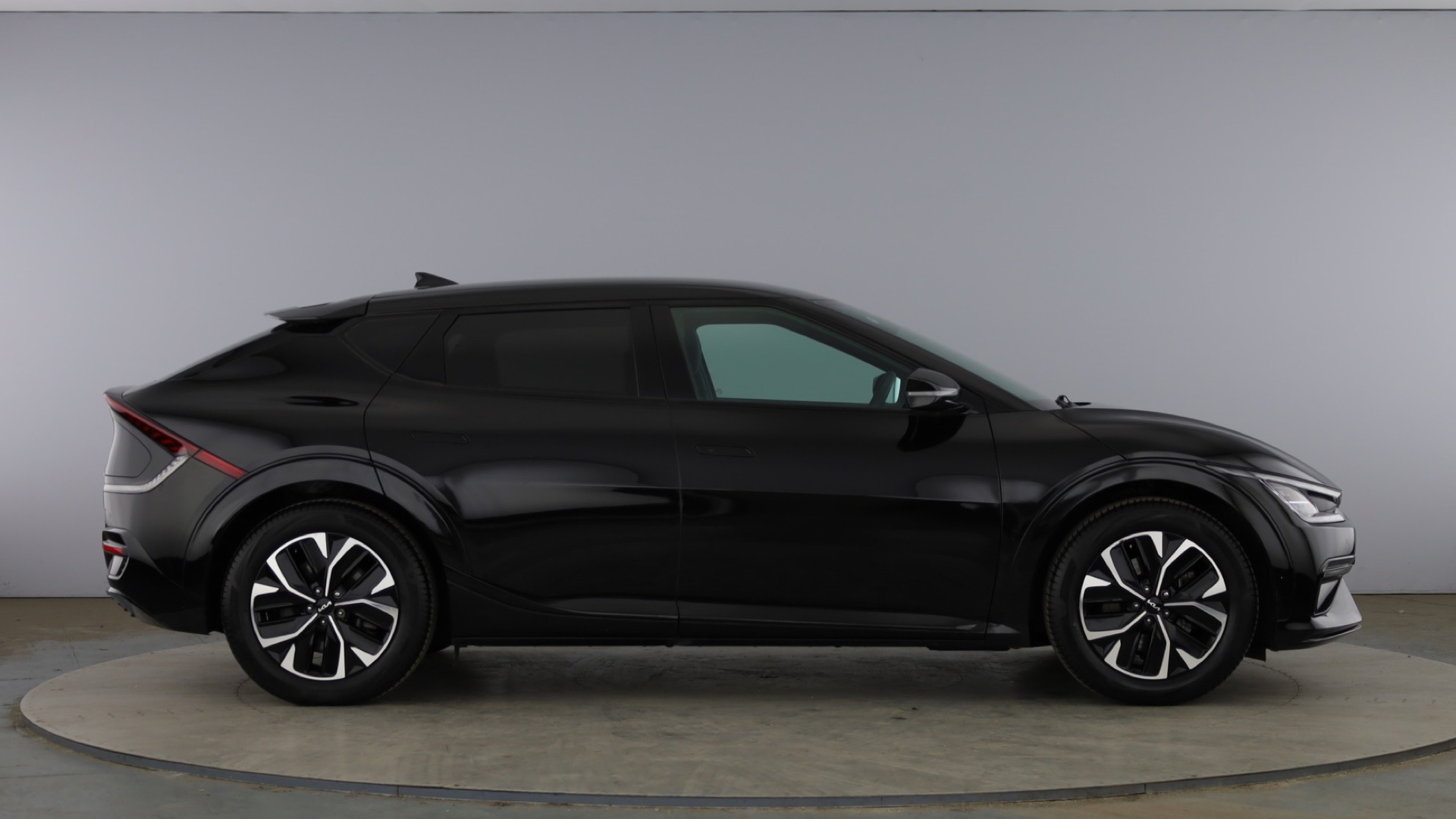 4020843 166kW GT Line 77.4kWh 5dr Auto