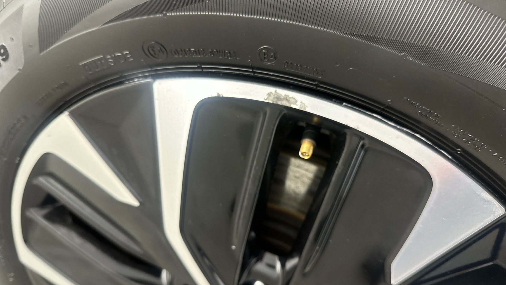 4020843 166kW GT Line 77.4kWh 5dr Auto