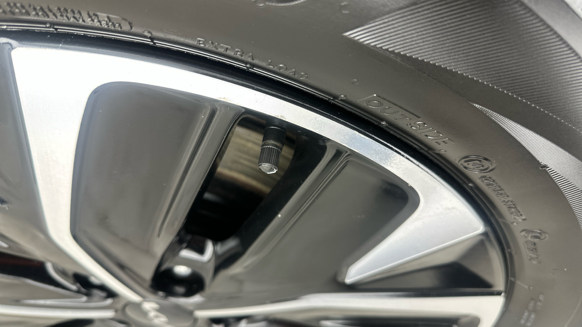 4020843 166kW GT Line 77.4kWh 5dr Auto