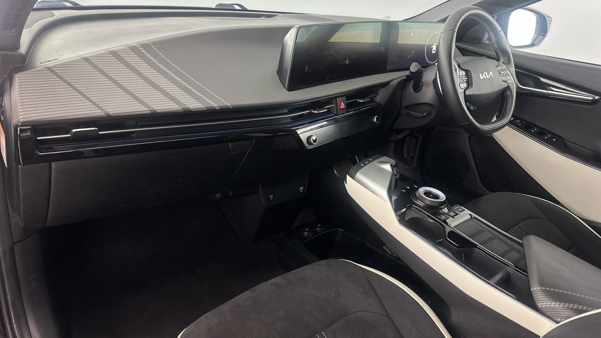 4020843 166kW GT Line 77.4kWh 5dr Auto