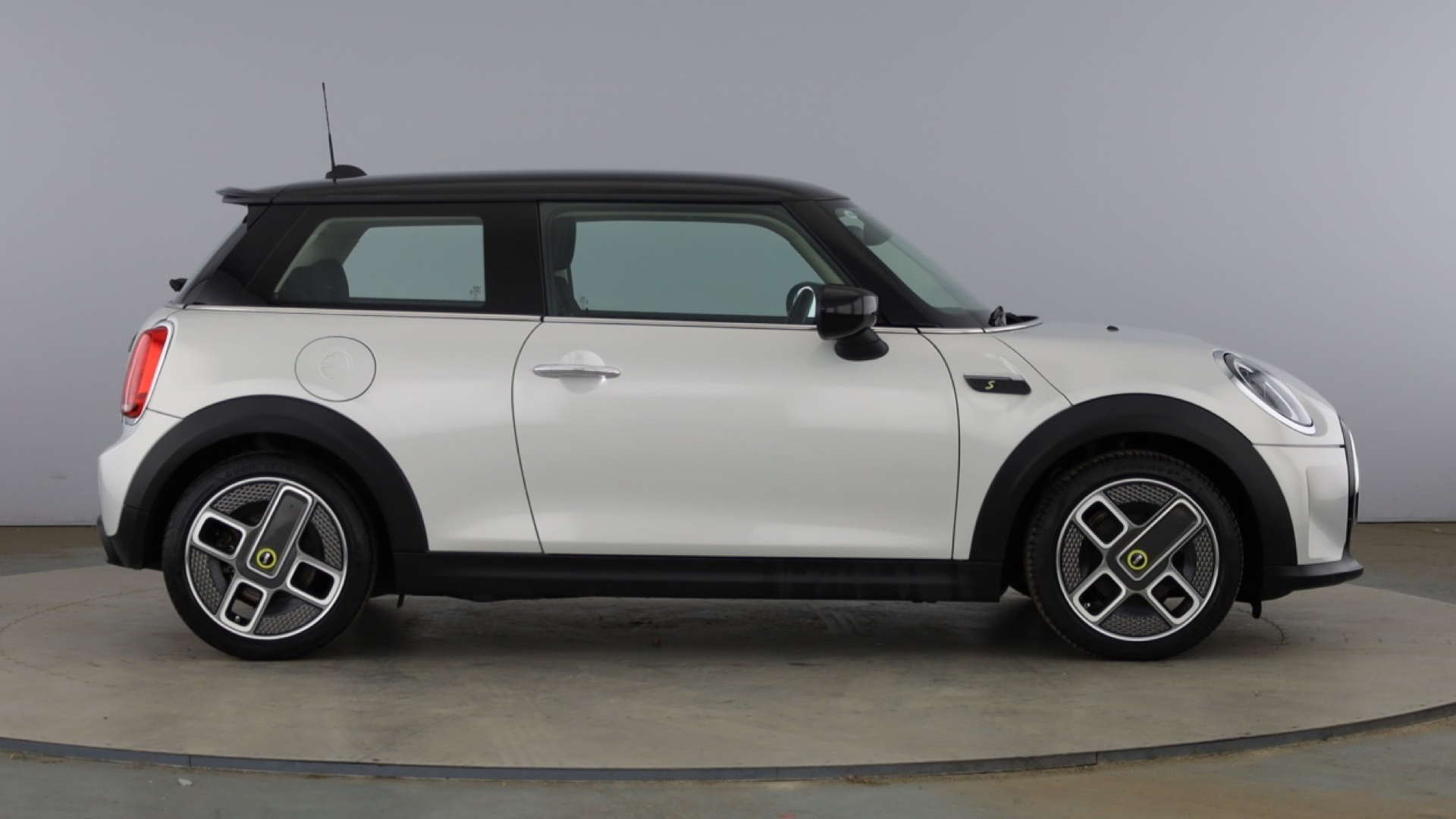 4027747 135kW Cooper S Level 1 33kWh 3dr Auto