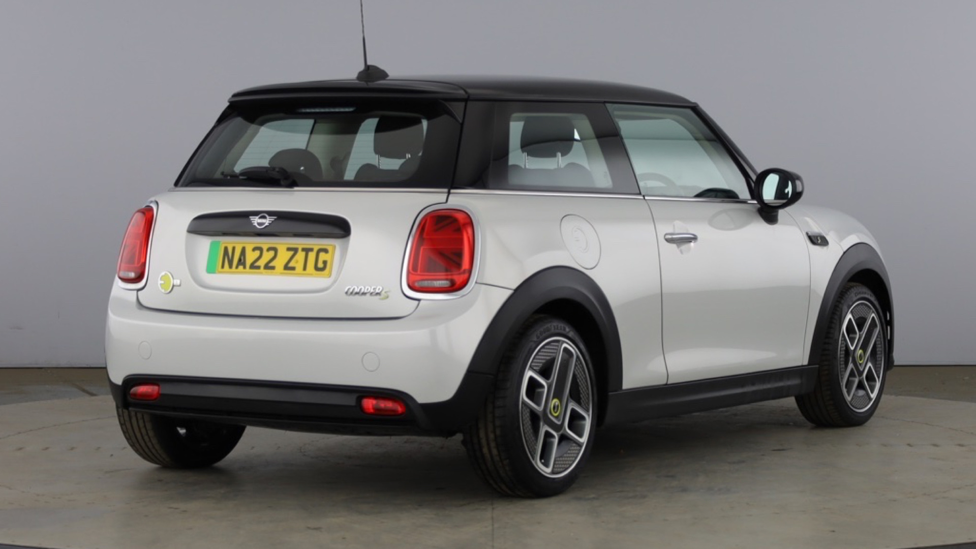 4027747 135kW Cooper S Level 1 33kWh 3dr Auto