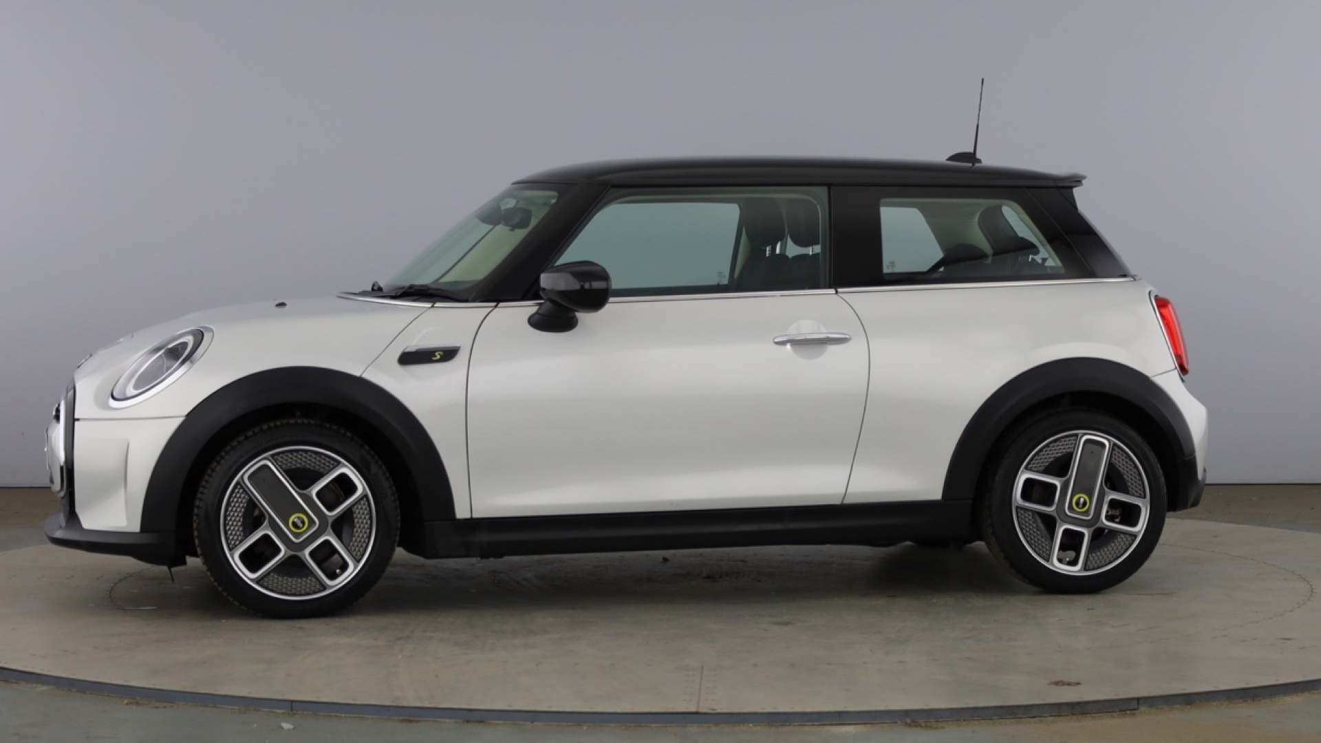 4027747 135kW Cooper S Level 1 33kWh 3dr Auto