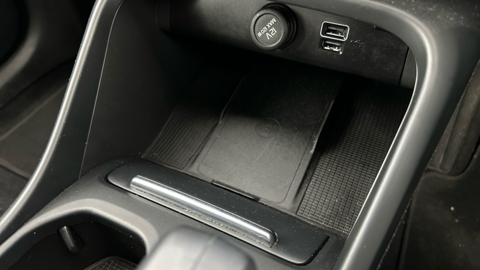 VOLVO XC40 Wireless Charger