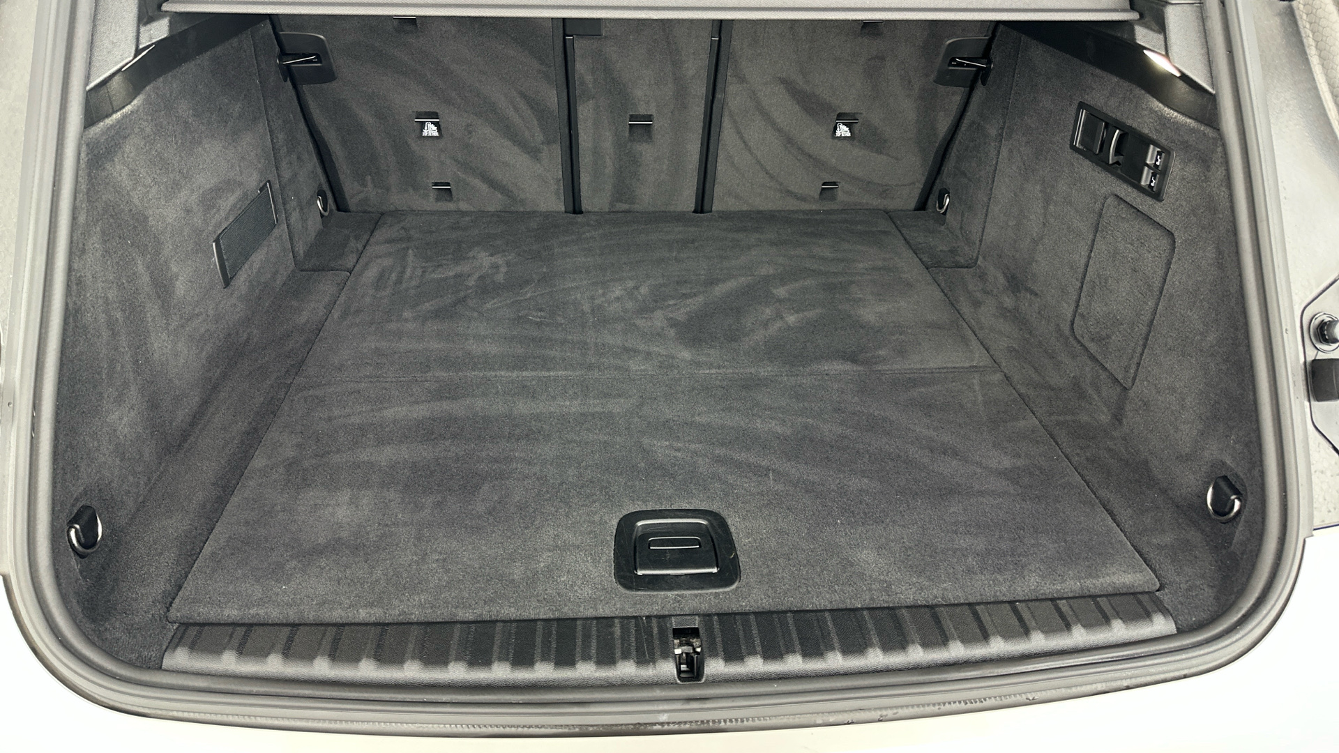 4020799 240kW xDrive40 M Sport 76.6kWh 5dr Auto