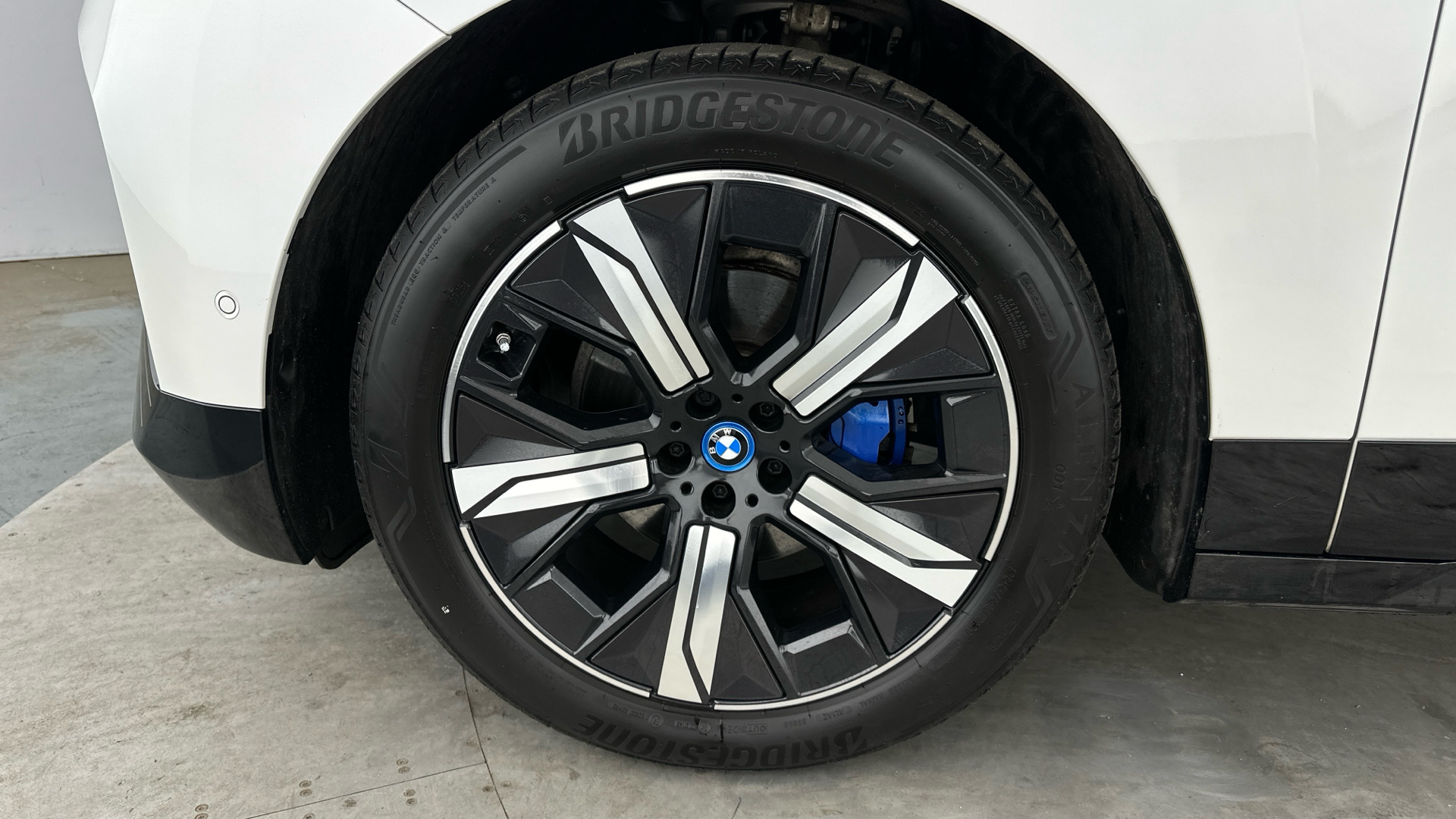 4020799 240kW xDrive40 M Sport 76.6kWh 5dr Auto