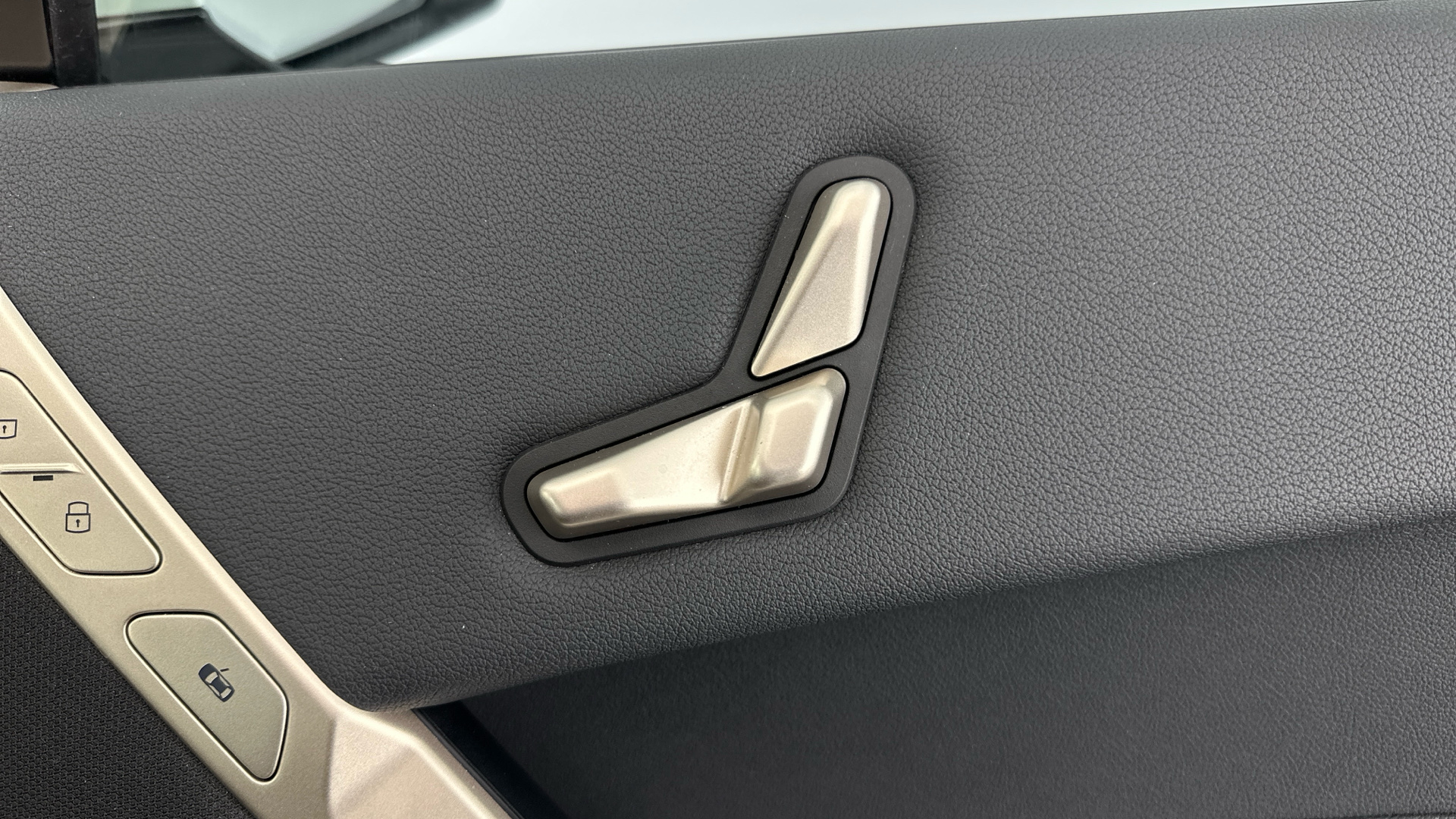 4020799 240kW xDrive40 M Sport 76.6kWh 5dr Auto