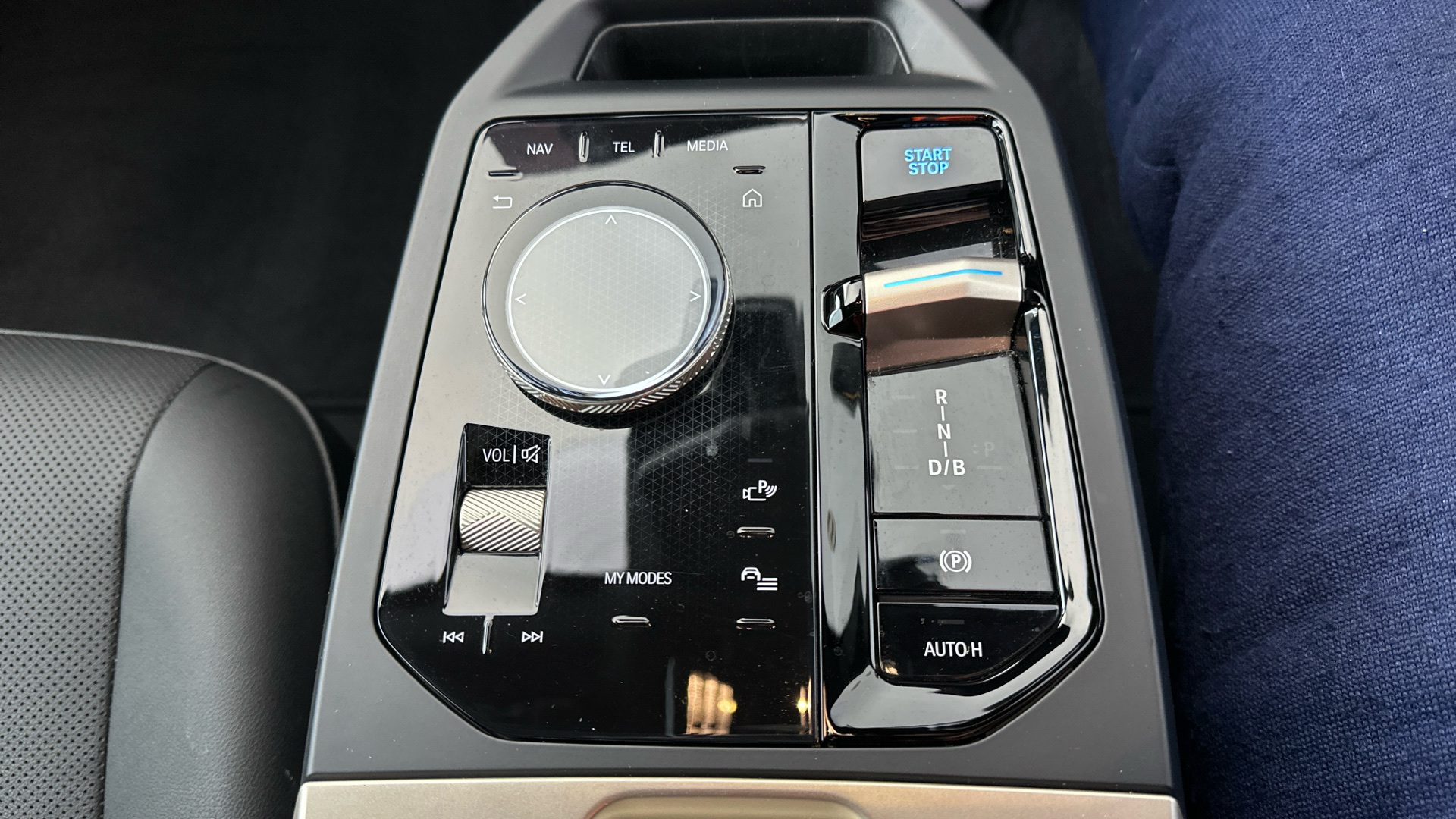 4020799 240kW xDrive40 M Sport 76.6kWh 5dr Auto