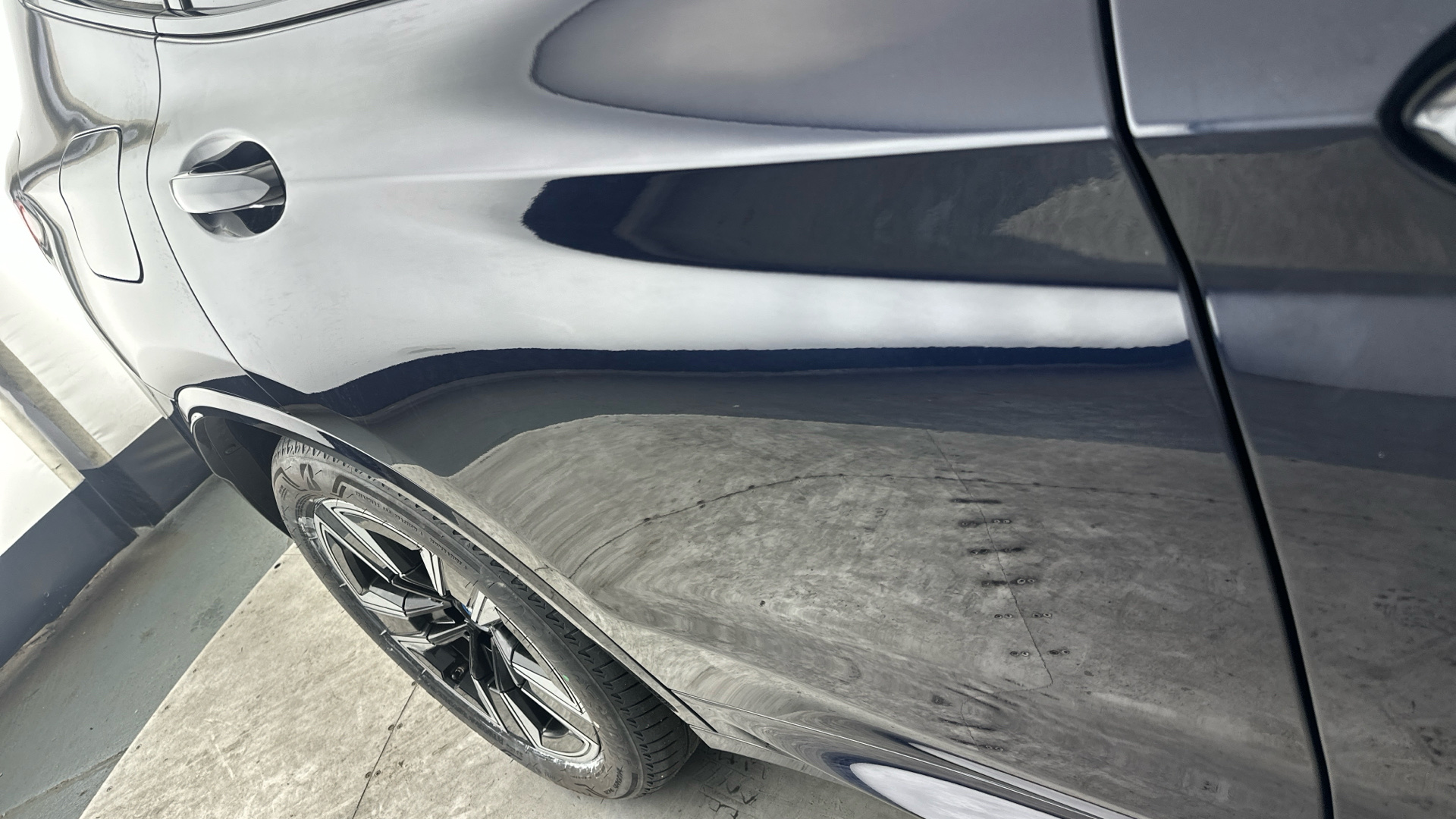 4027617 210kW M Sport 80kWh 5dr Auto