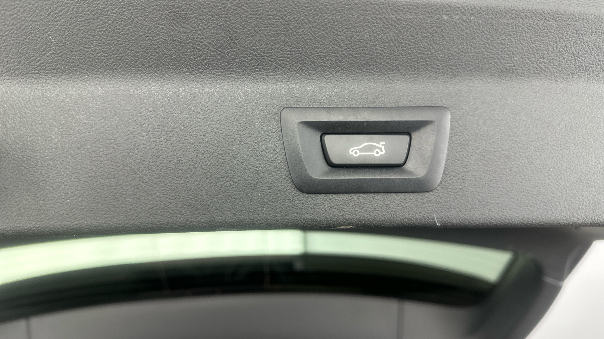 4027617 210kW M Sport 80kWh 5dr Auto