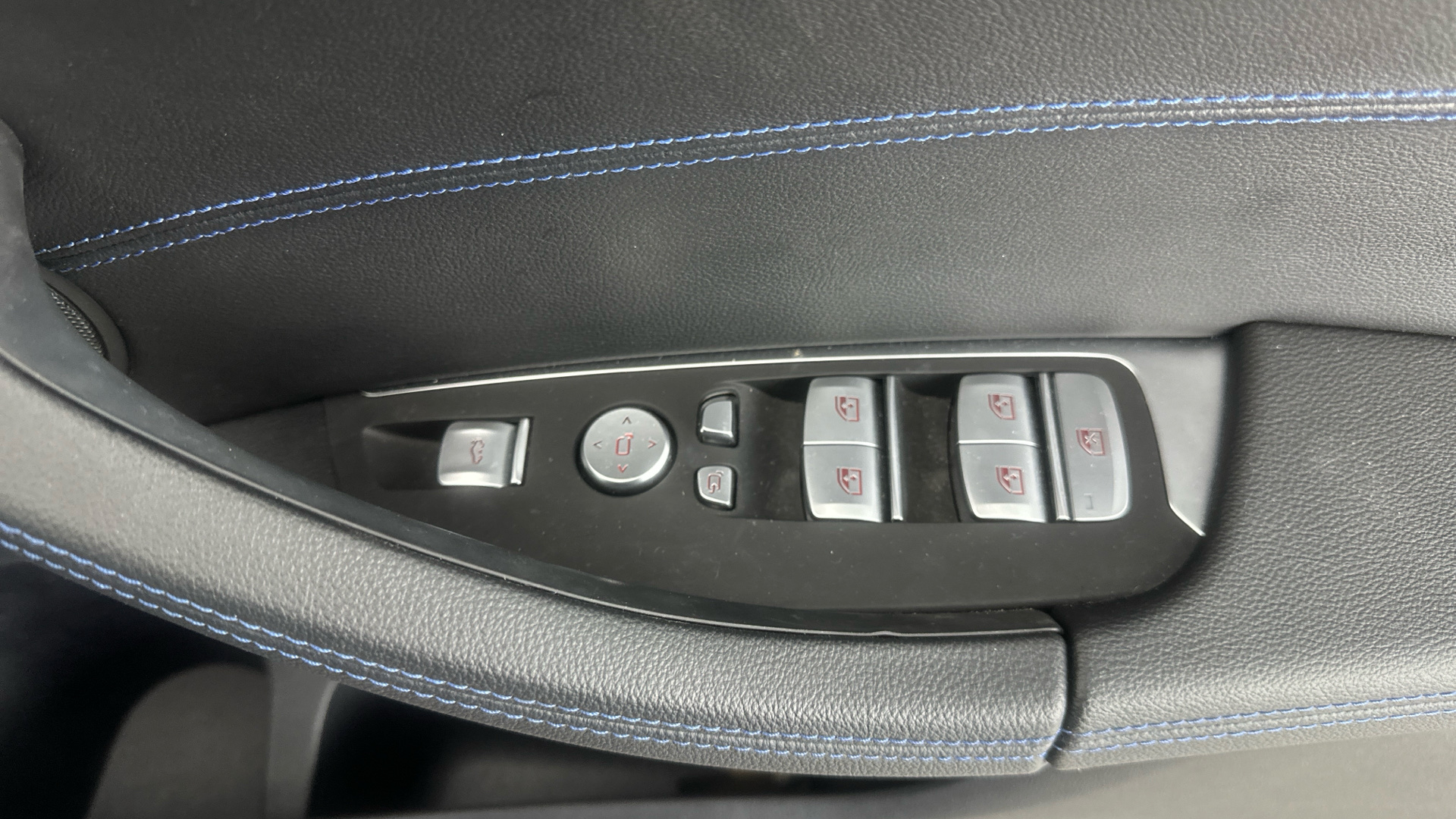 4027617 210kW M Sport 80kWh 5dr Auto