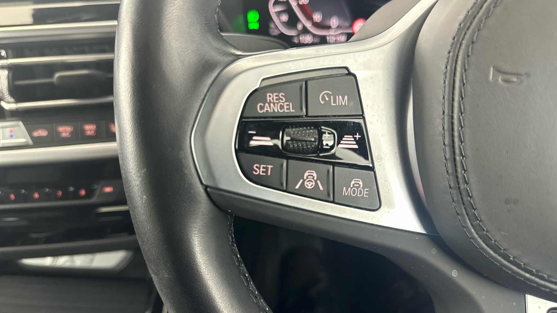 4027617 210kW M Sport 80kWh 5dr Auto