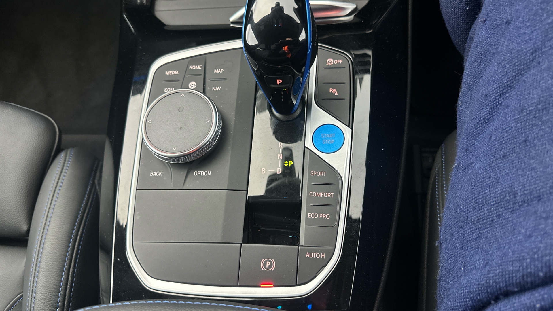 4027617 210kW M Sport 80kWh 5dr Auto