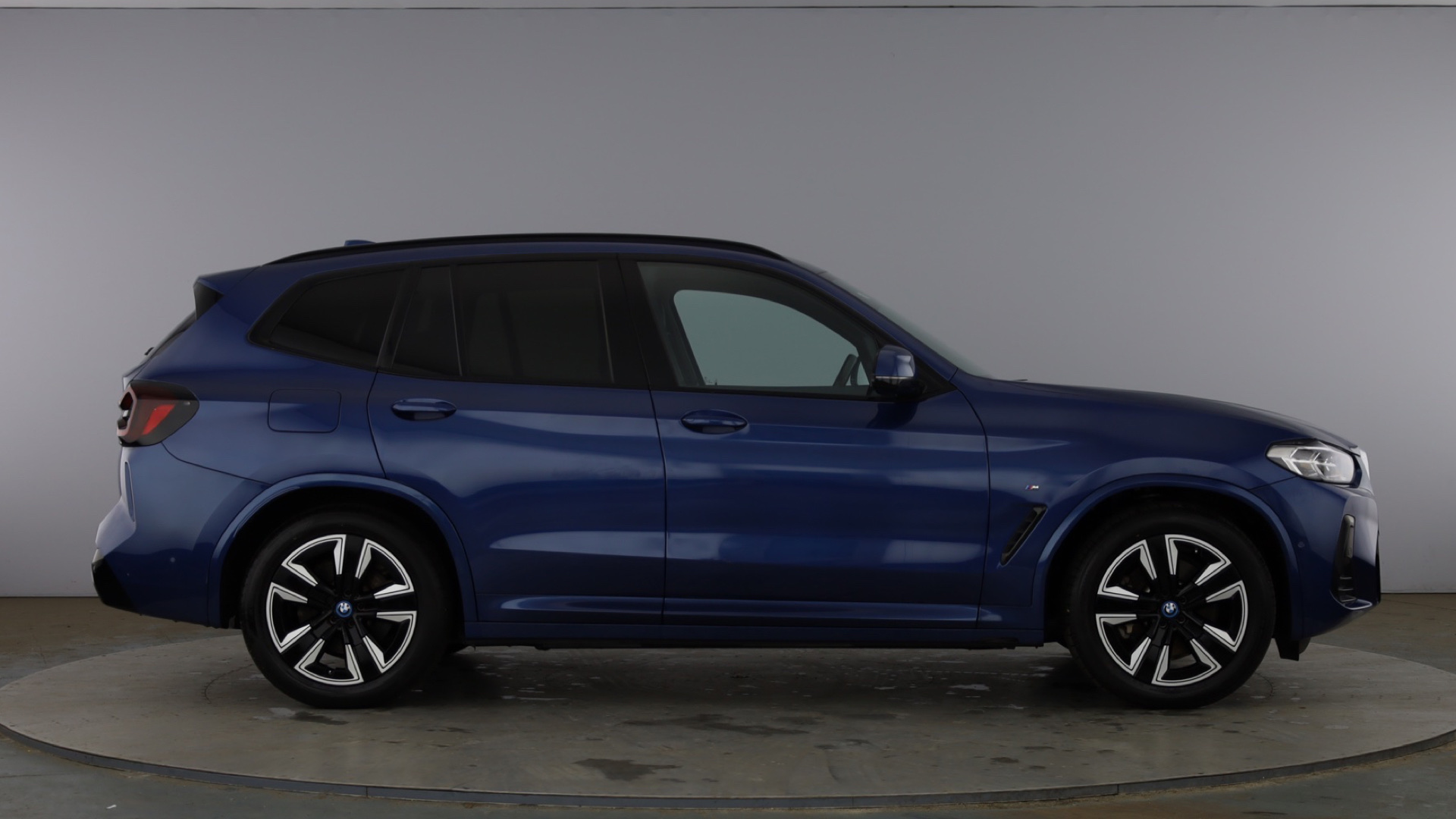 4020707 210kW M Sport 80kWh 5dr Auto