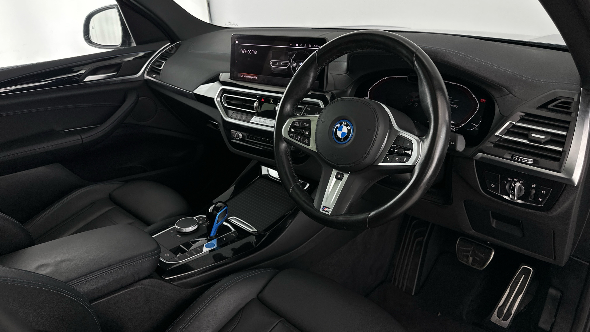 4020707 210kW M Sport 80kWh 5dr Auto