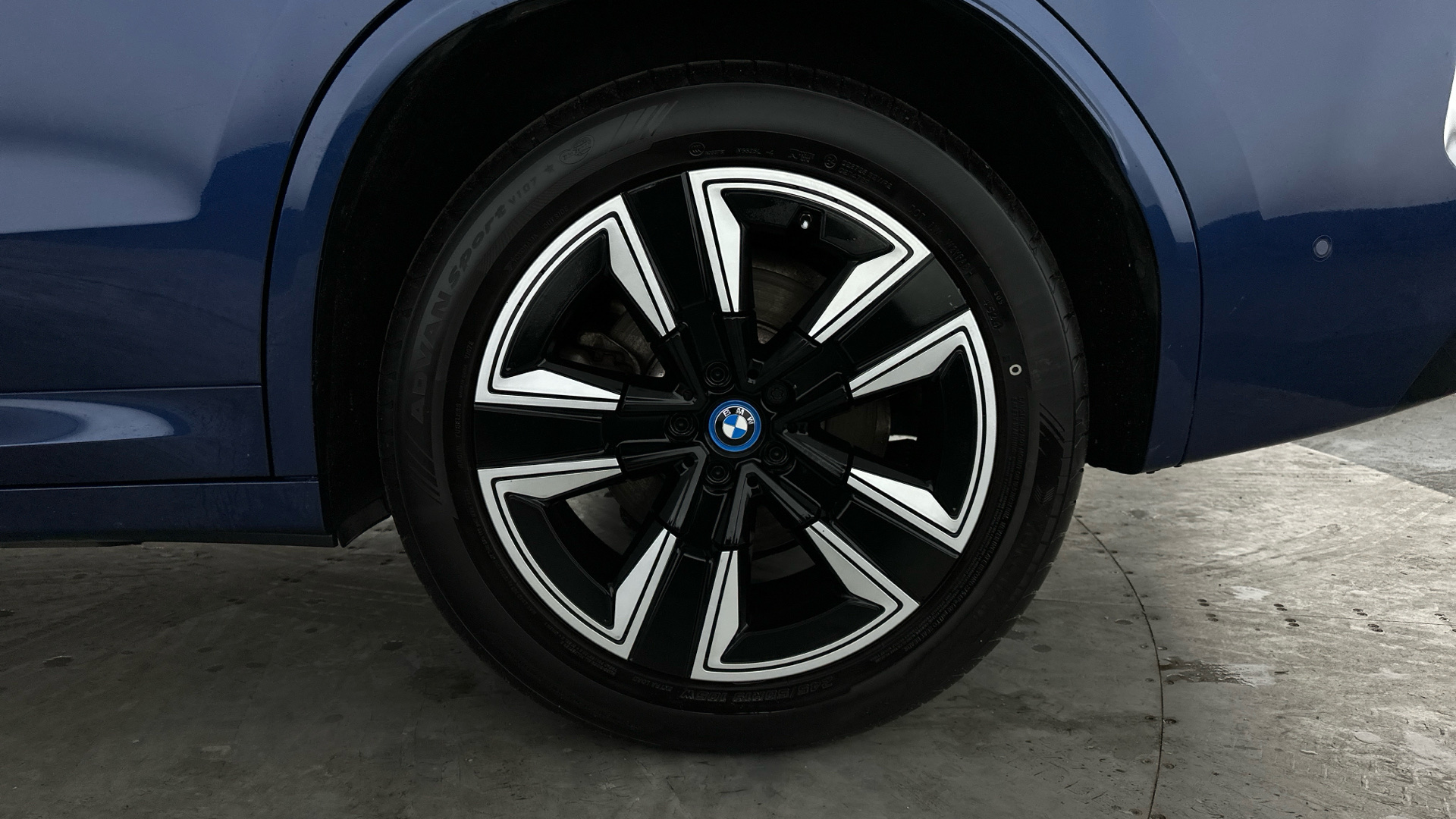 4020707 210kW M Sport 80kWh 5dr Auto