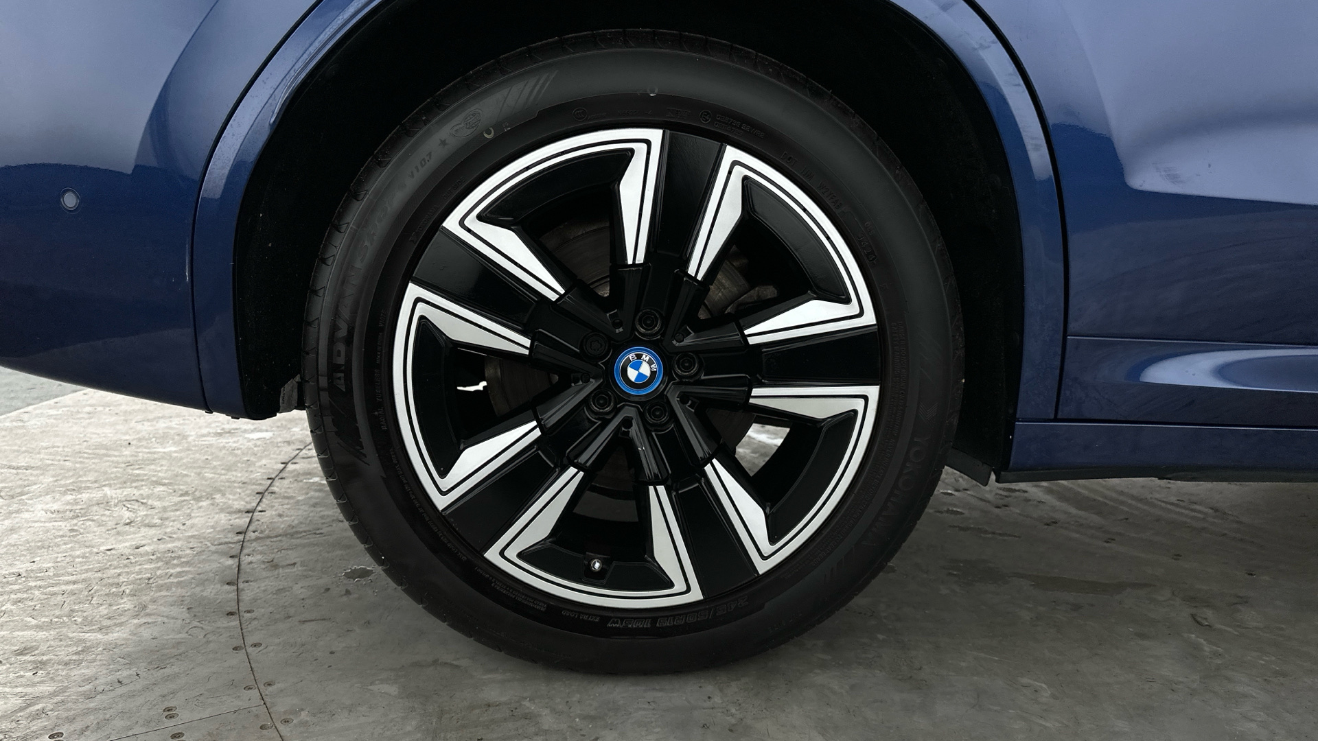 4020707 210kW M Sport 80kWh 5dr Auto