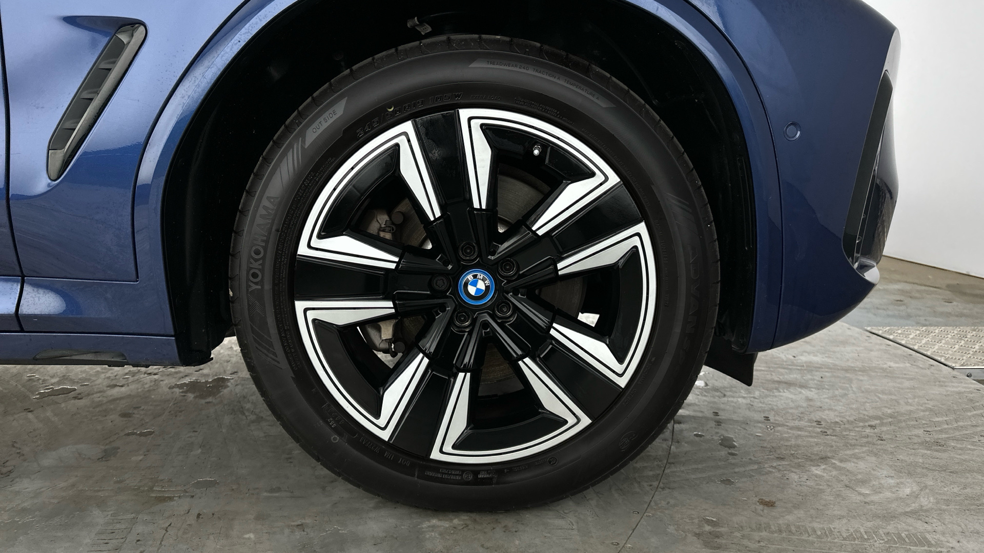 4020707 210kW M Sport 80kWh 5dr Auto