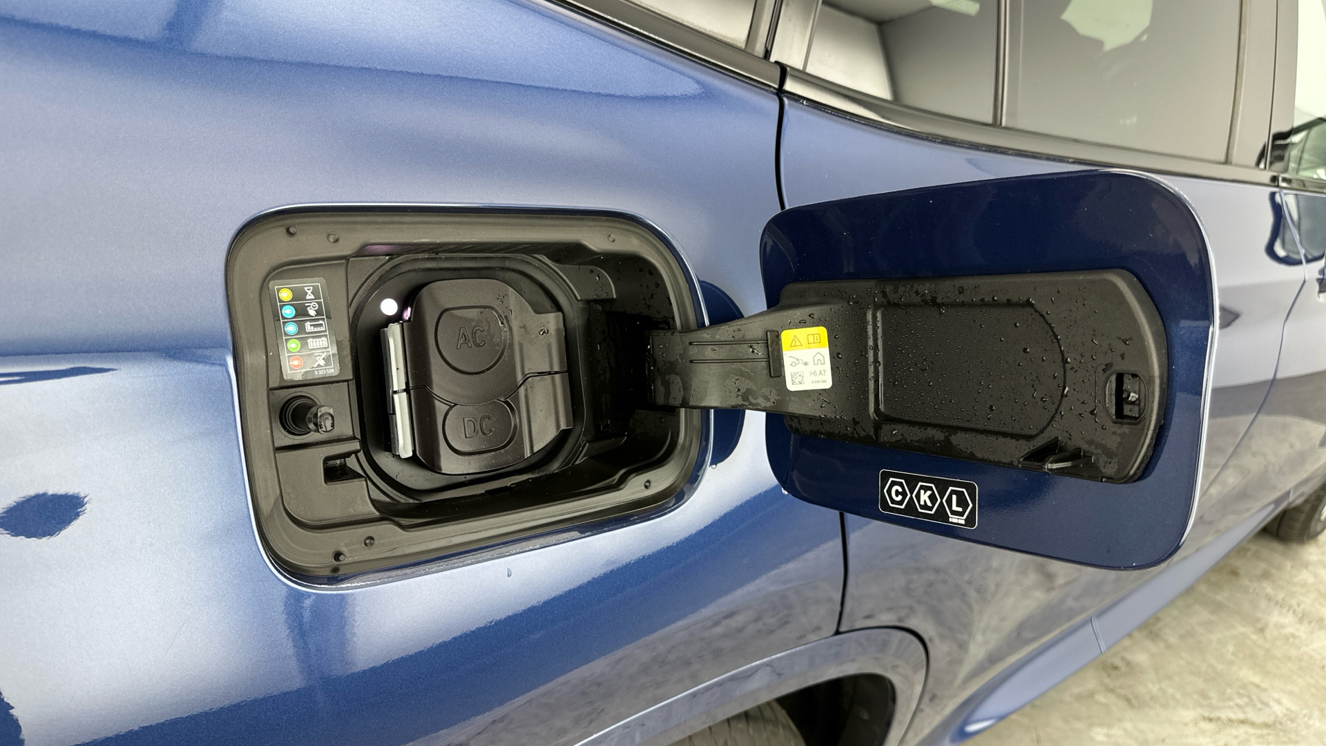 4020707 210kW M Sport 80kWh 5dr Auto