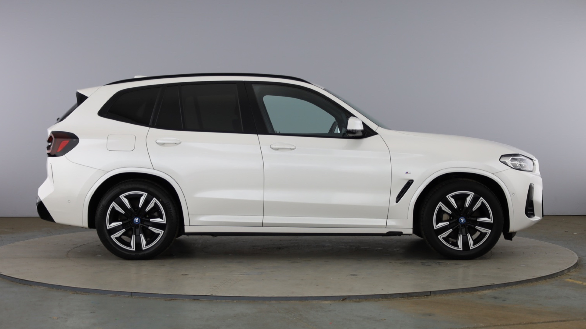 4020886 210kW M Sport 80kWh 5dr Auto