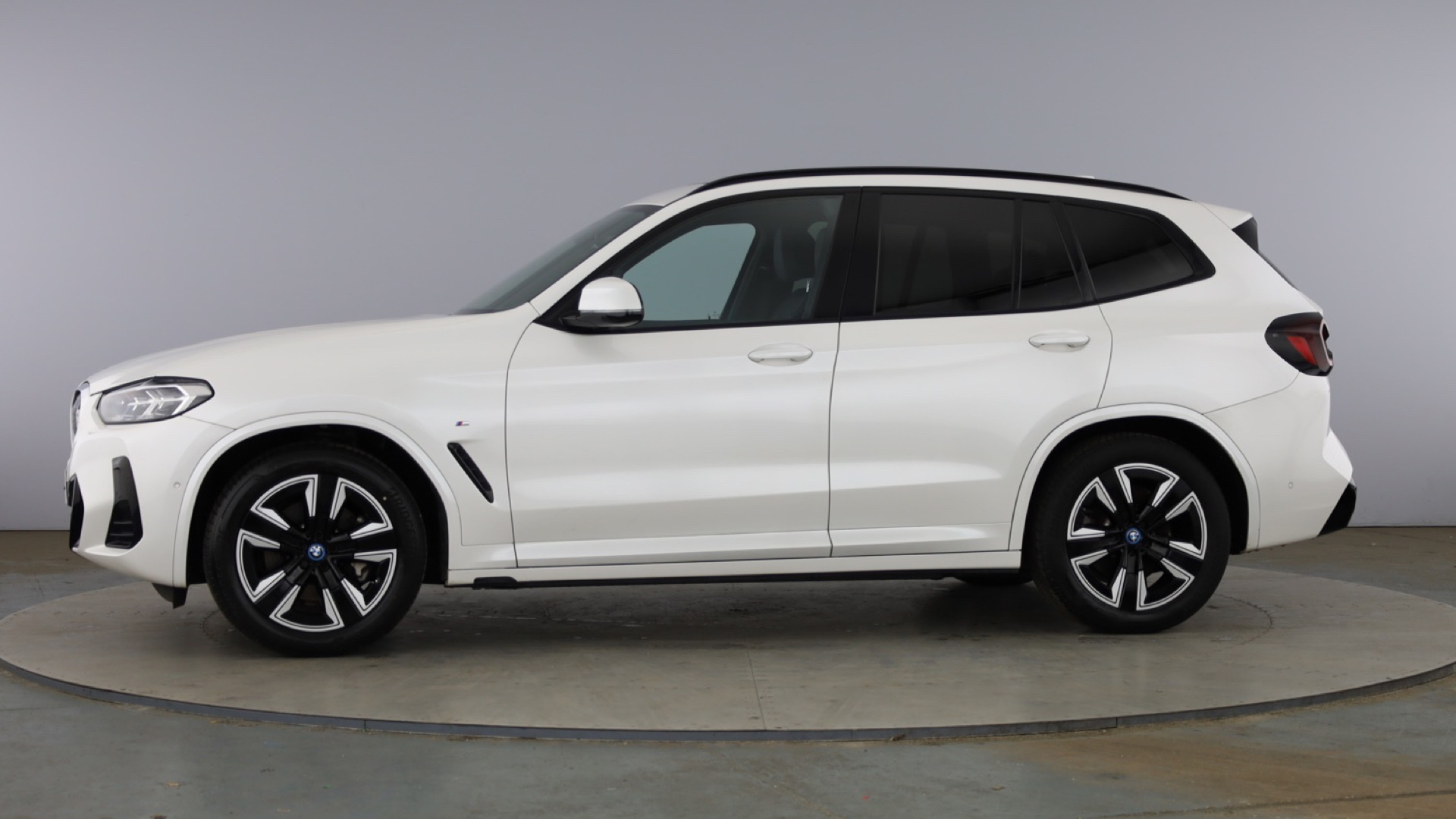 4020886 210kW M Sport 80kWh 5dr Auto