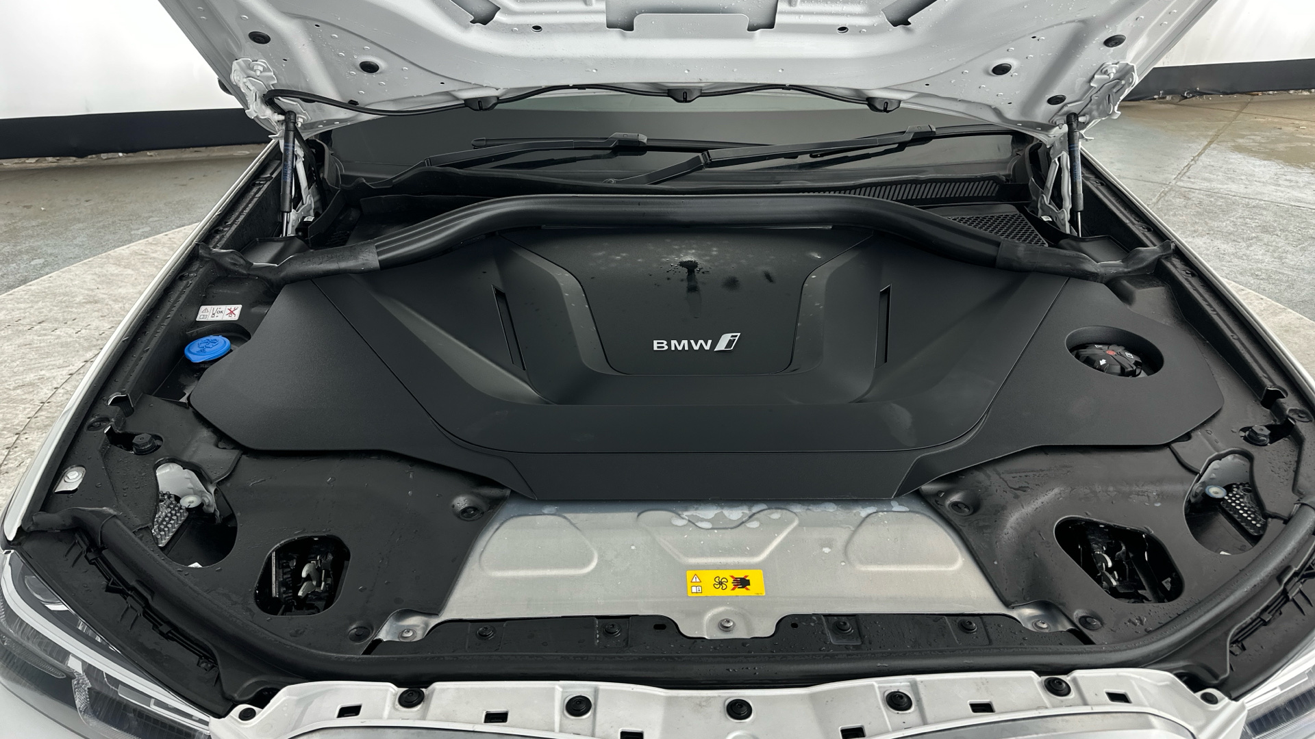 4020886 210kW M Sport 80kWh 5dr Auto