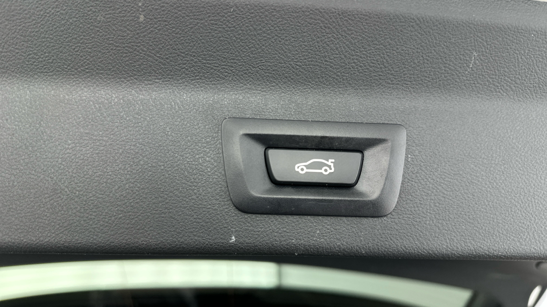 4020886 210kW M Sport 80kWh 5dr Auto