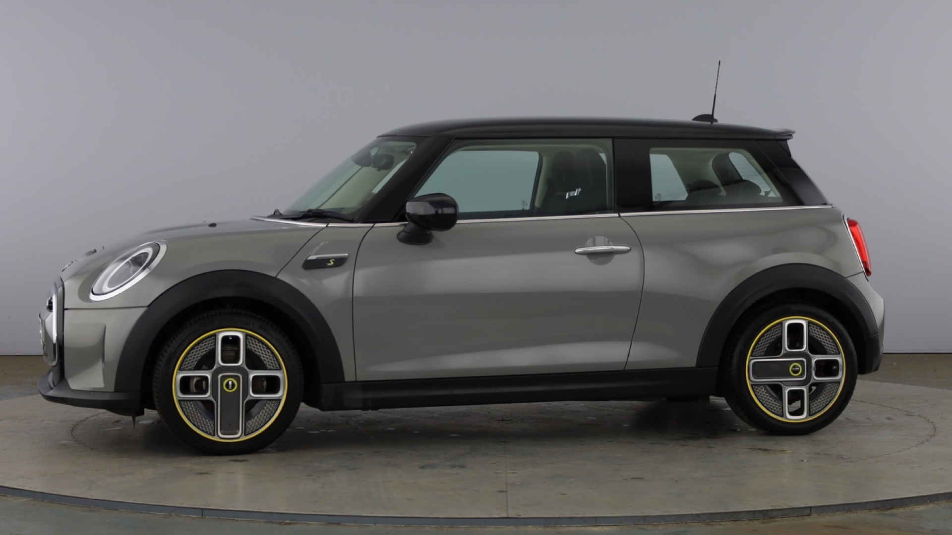 4020723 135kW Cooper S Level 1 33kWh 3dr Auto