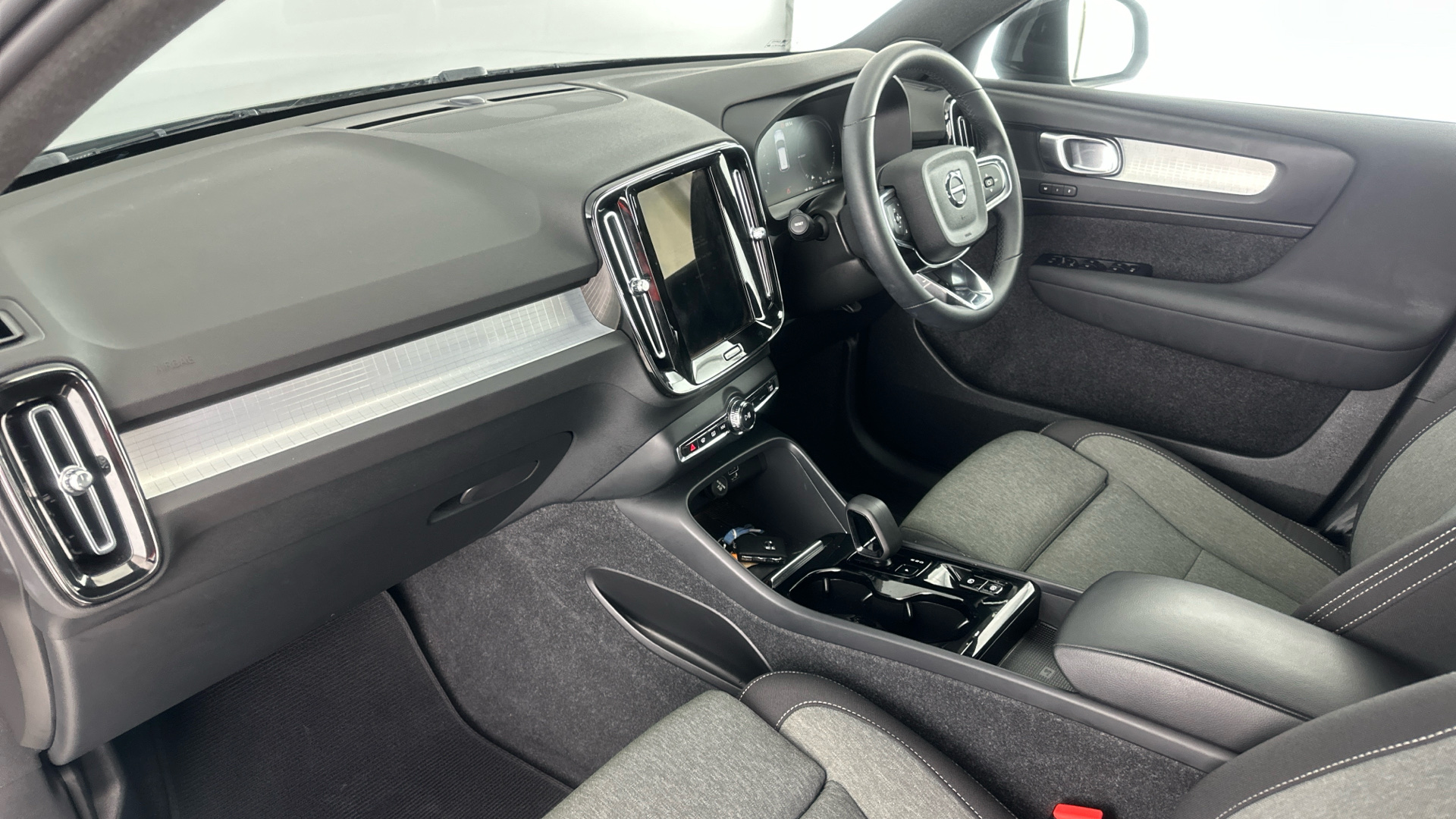 4020745 1.5 T4 Recharge PHEV Plus Dark 5dr Auto