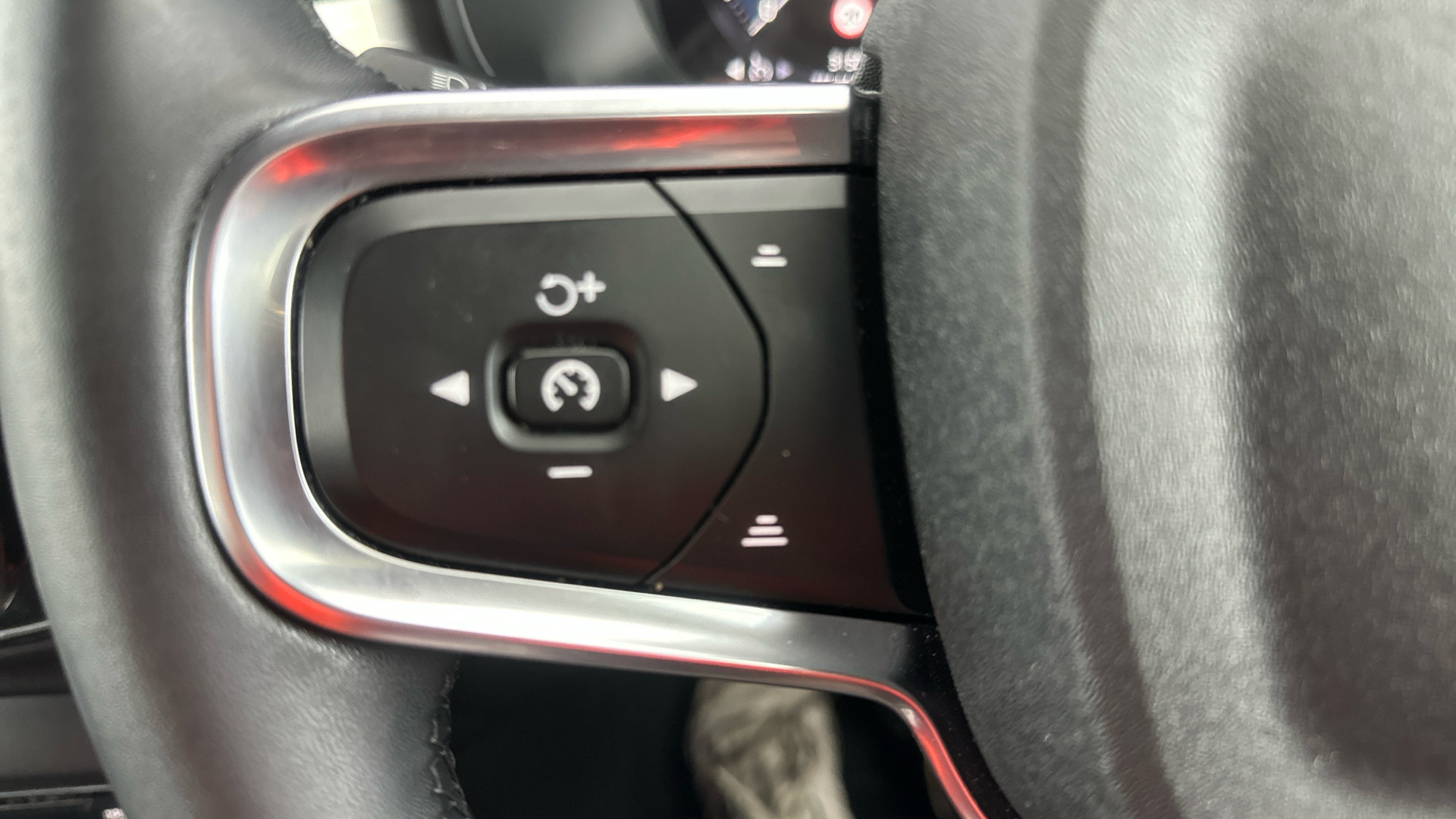 4020745 1.5 T4 Recharge PHEV Plus Dark 5dr Auto