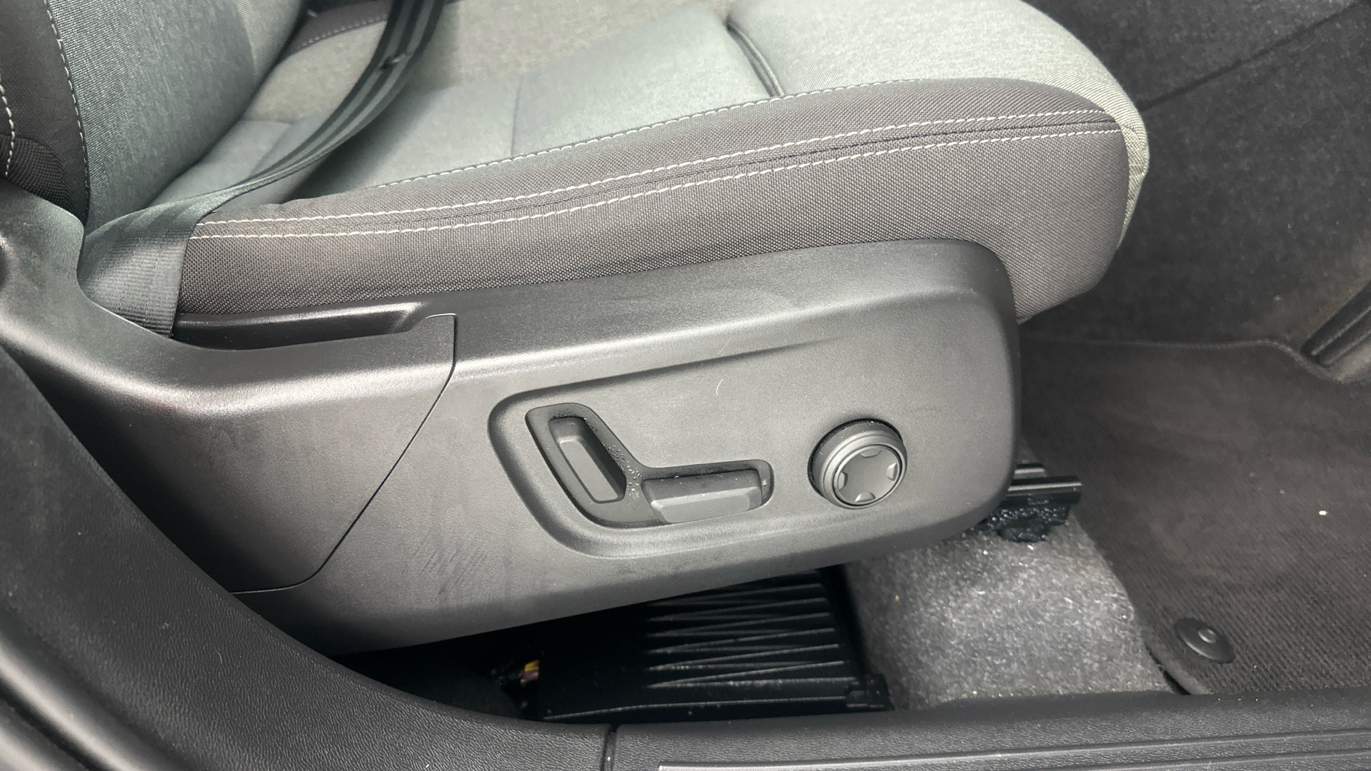 4020745 1.5 T4 Recharge PHEV Plus Dark 5dr Auto