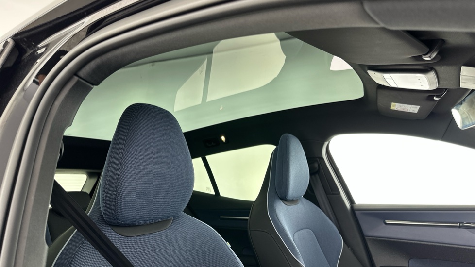 VOLVO EX30 Panoramic Roof