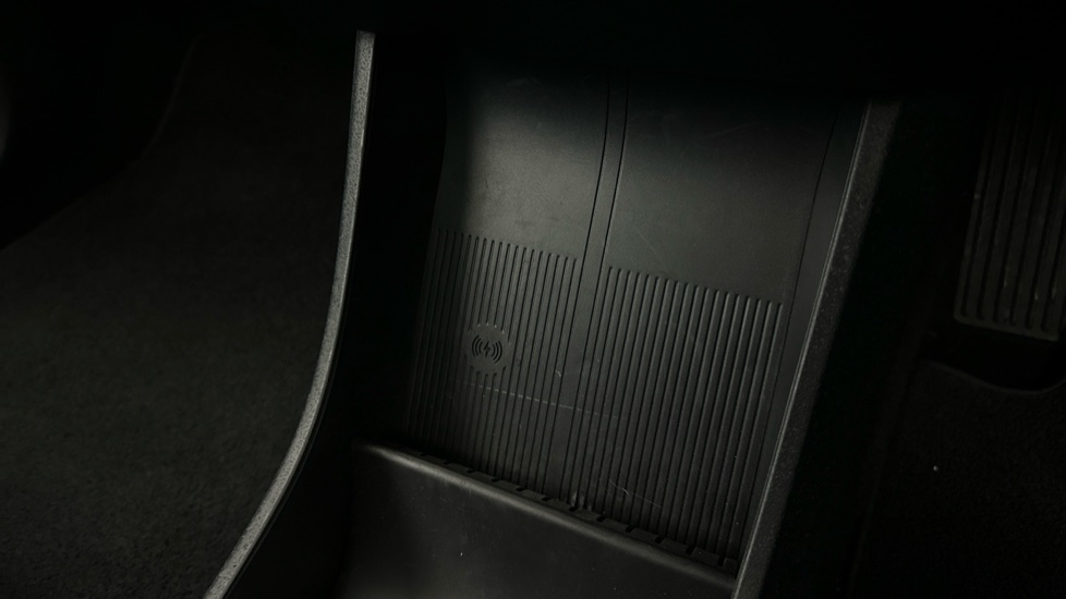 VOLVO EX30 Wireless Charger