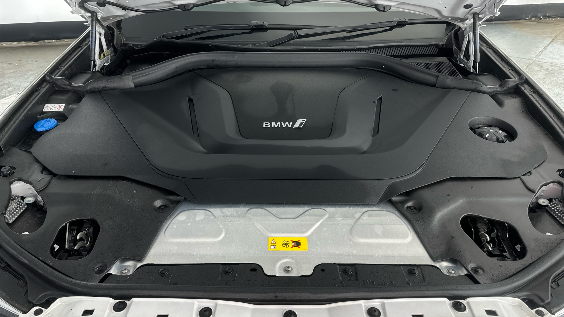 4027589 210kW M Sport 80kWh 5dr Auto