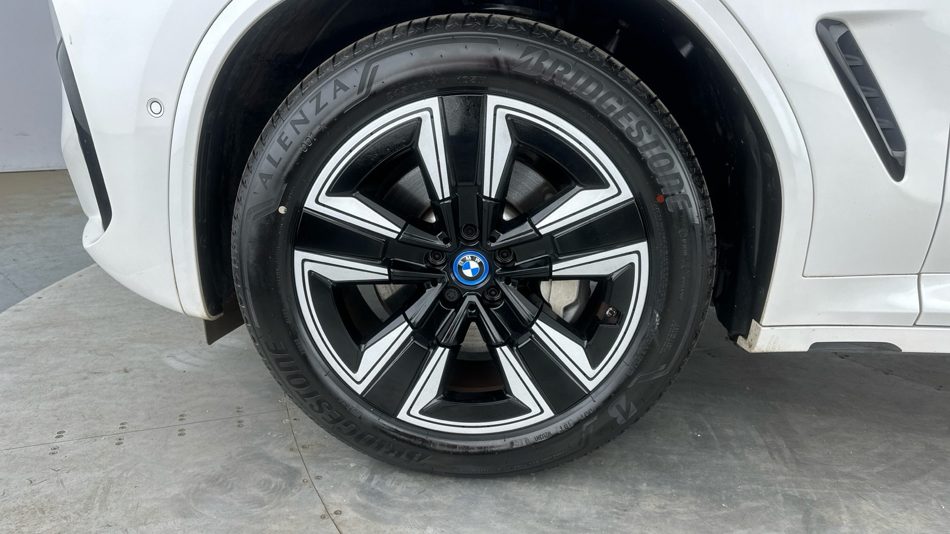 4027589 210kW M Sport 80kWh 5dr Auto