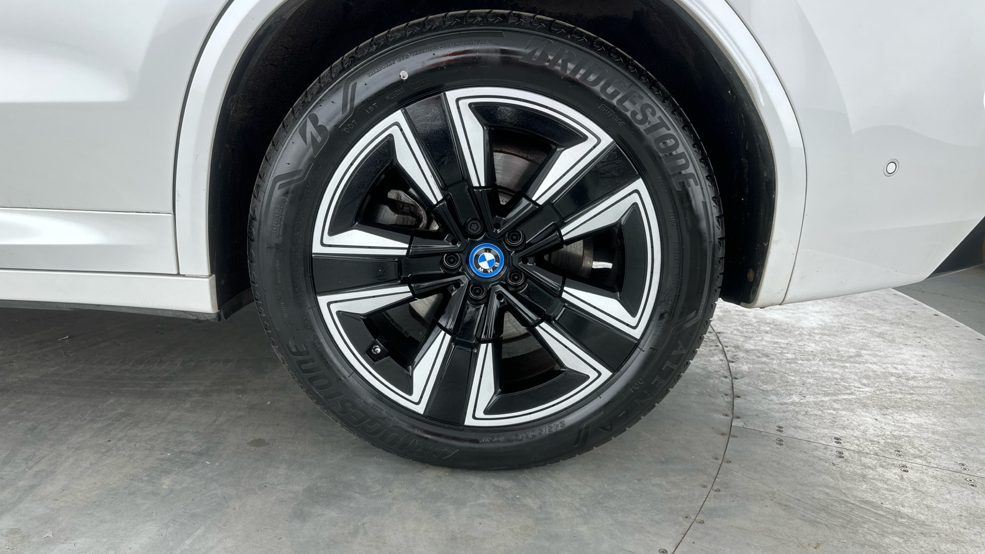 4027589 210kW M Sport 80kWh 5dr Auto