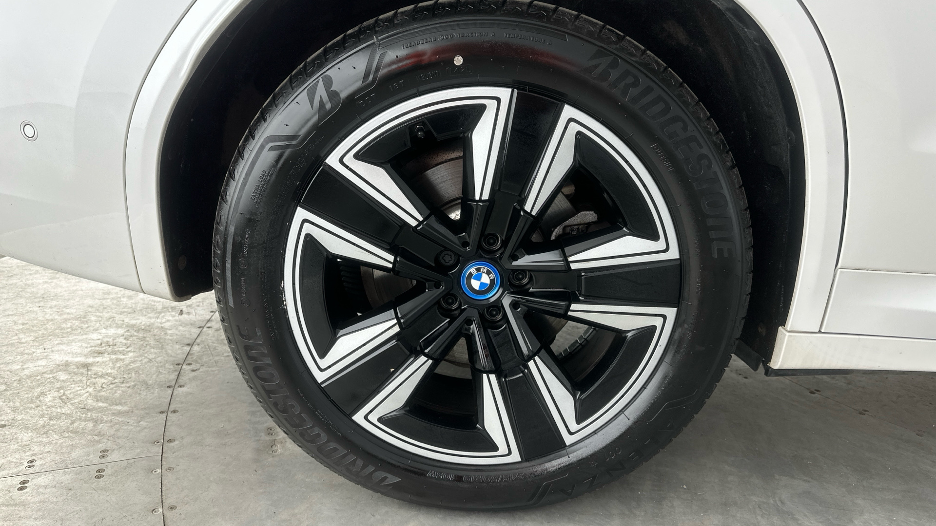 4027589 210kW M Sport 80kWh 5dr Auto