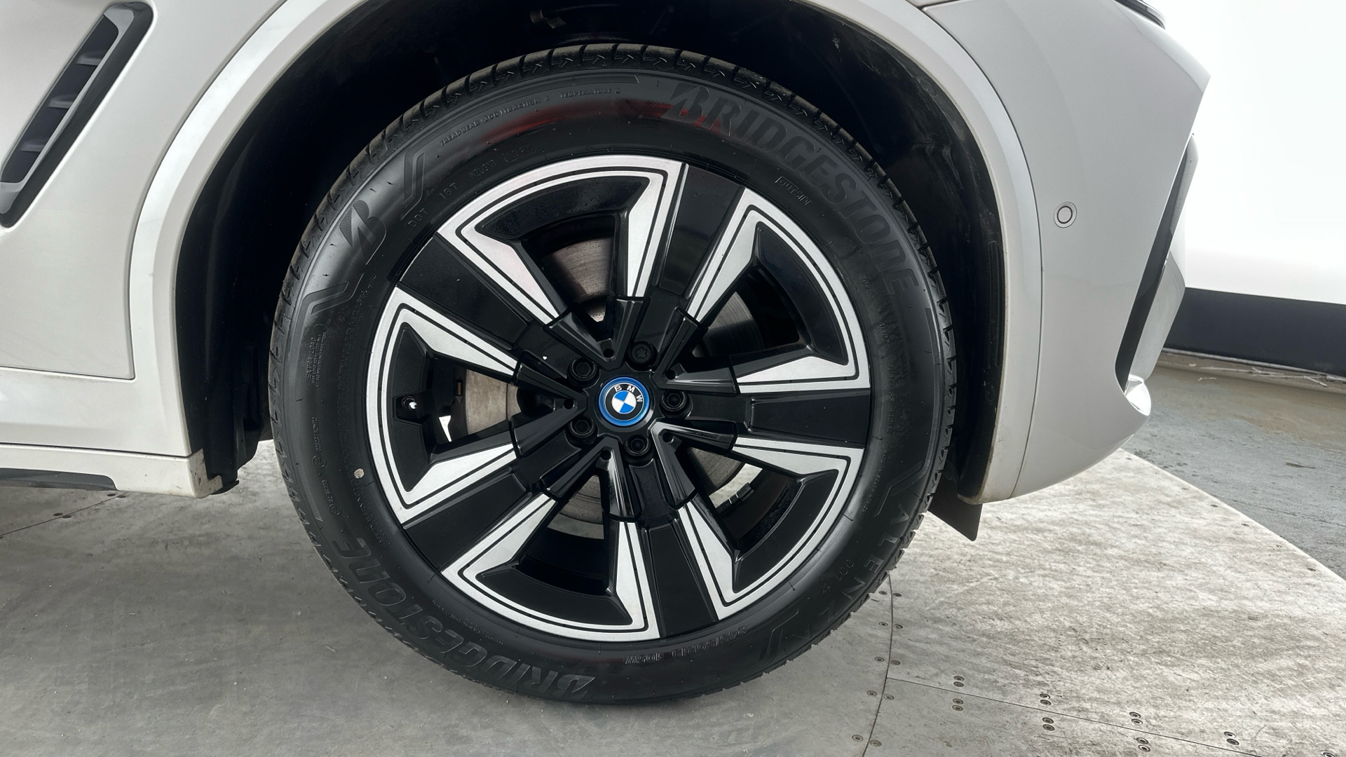 4027589 210kW M Sport 80kWh 5dr Auto