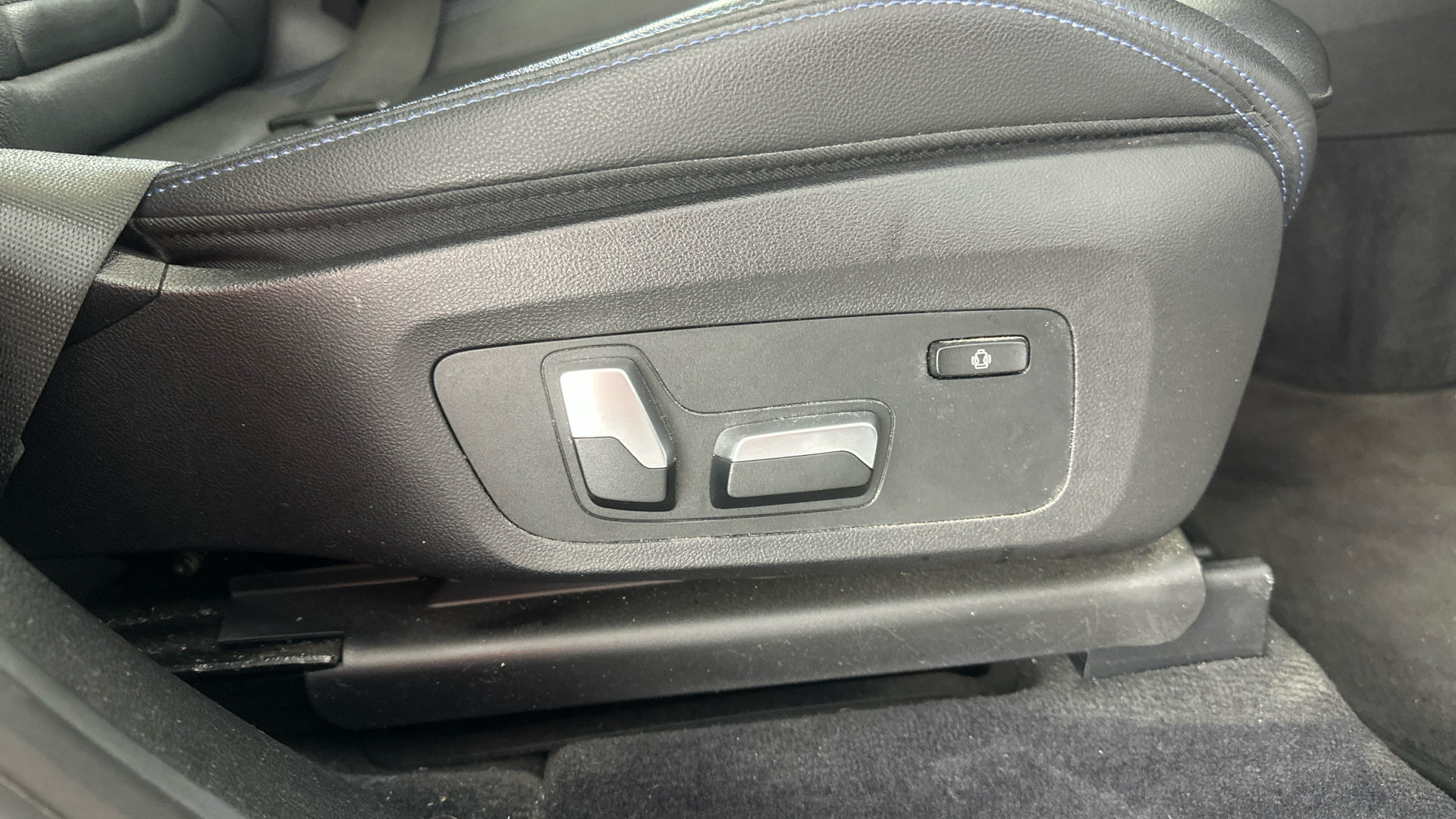 4027589 210kW M Sport 80kWh 5dr Auto