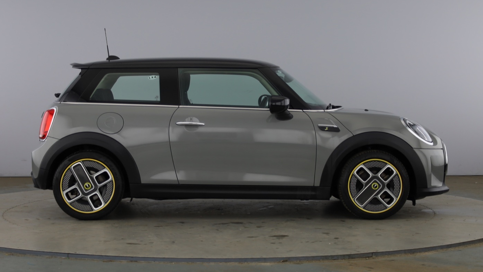 4020849 135kW Cooper S Level 1 33kWh 3dr Auto