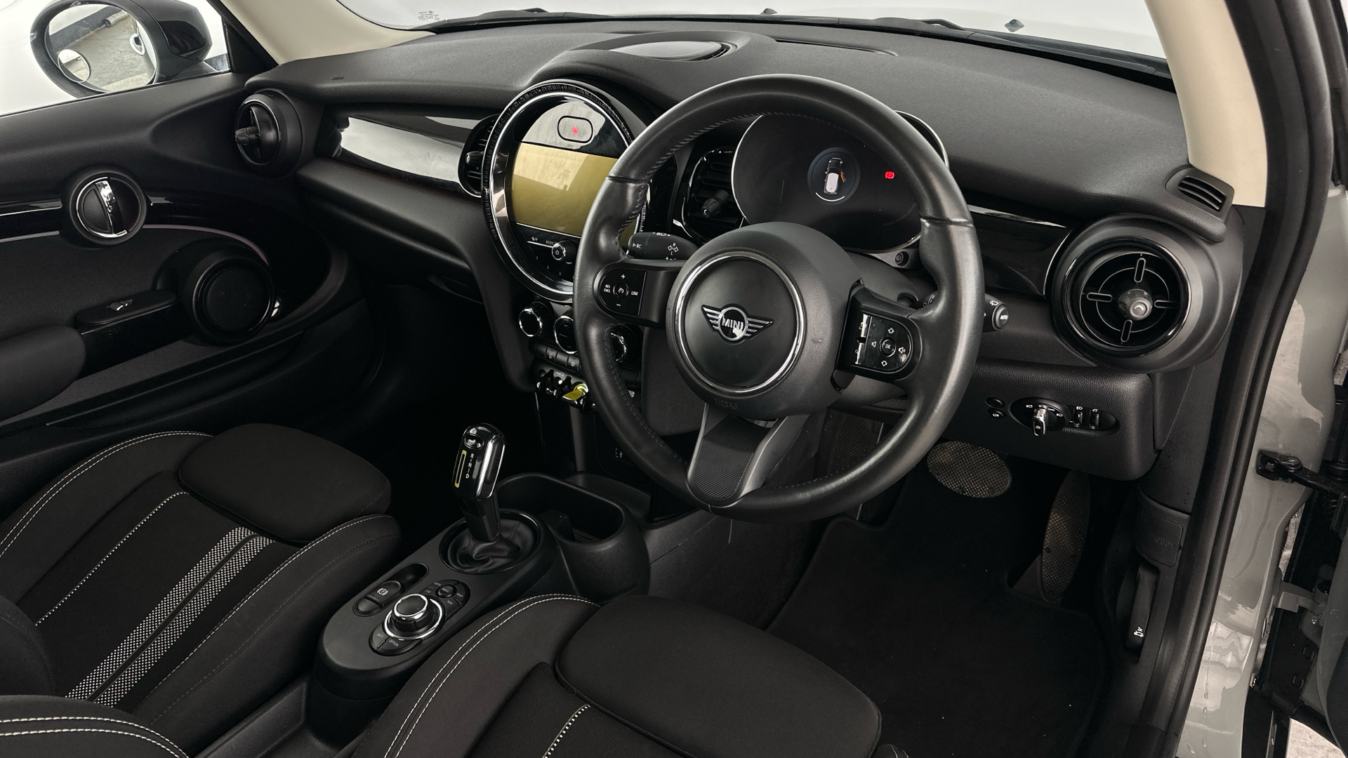 4020849 135kW Cooper S Level 1 33kWh 3dr Auto