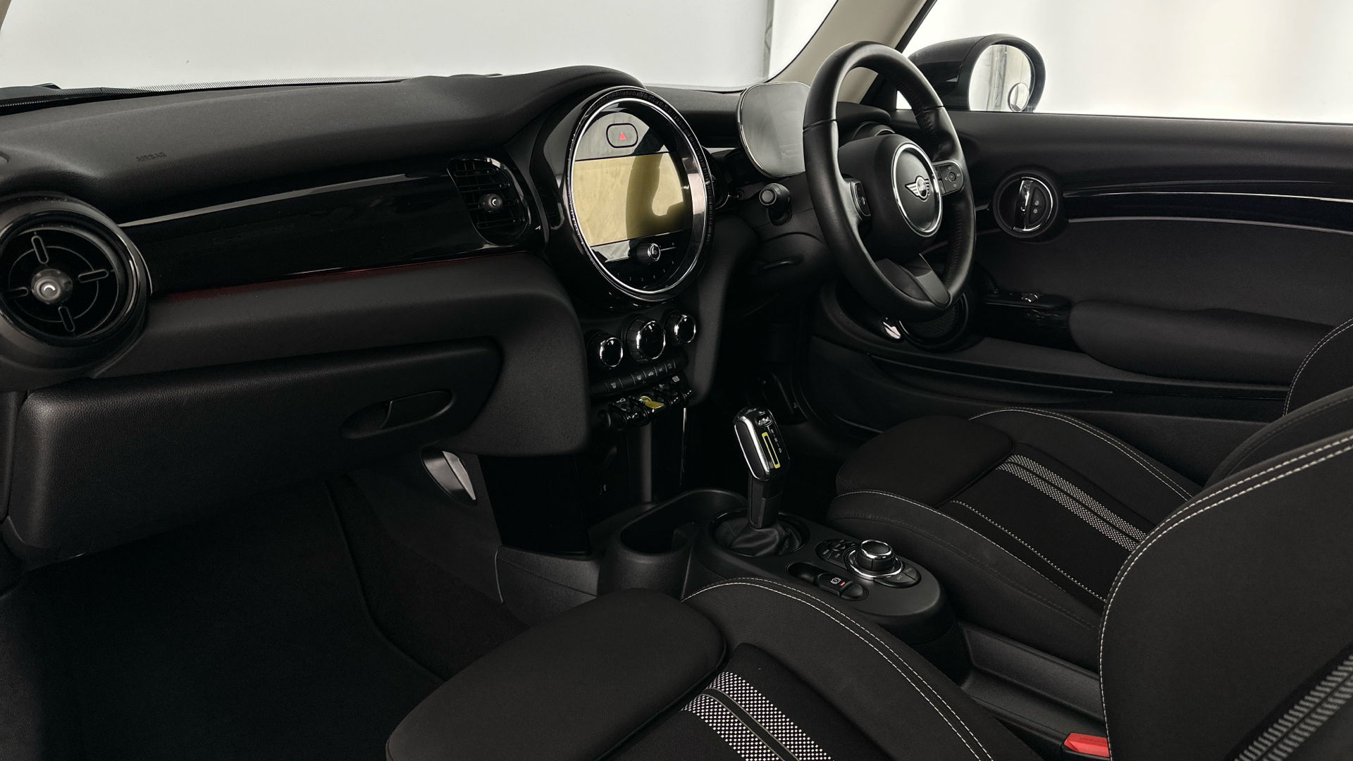 4020849 135kW Cooper S Level 1 33kWh 3dr Auto