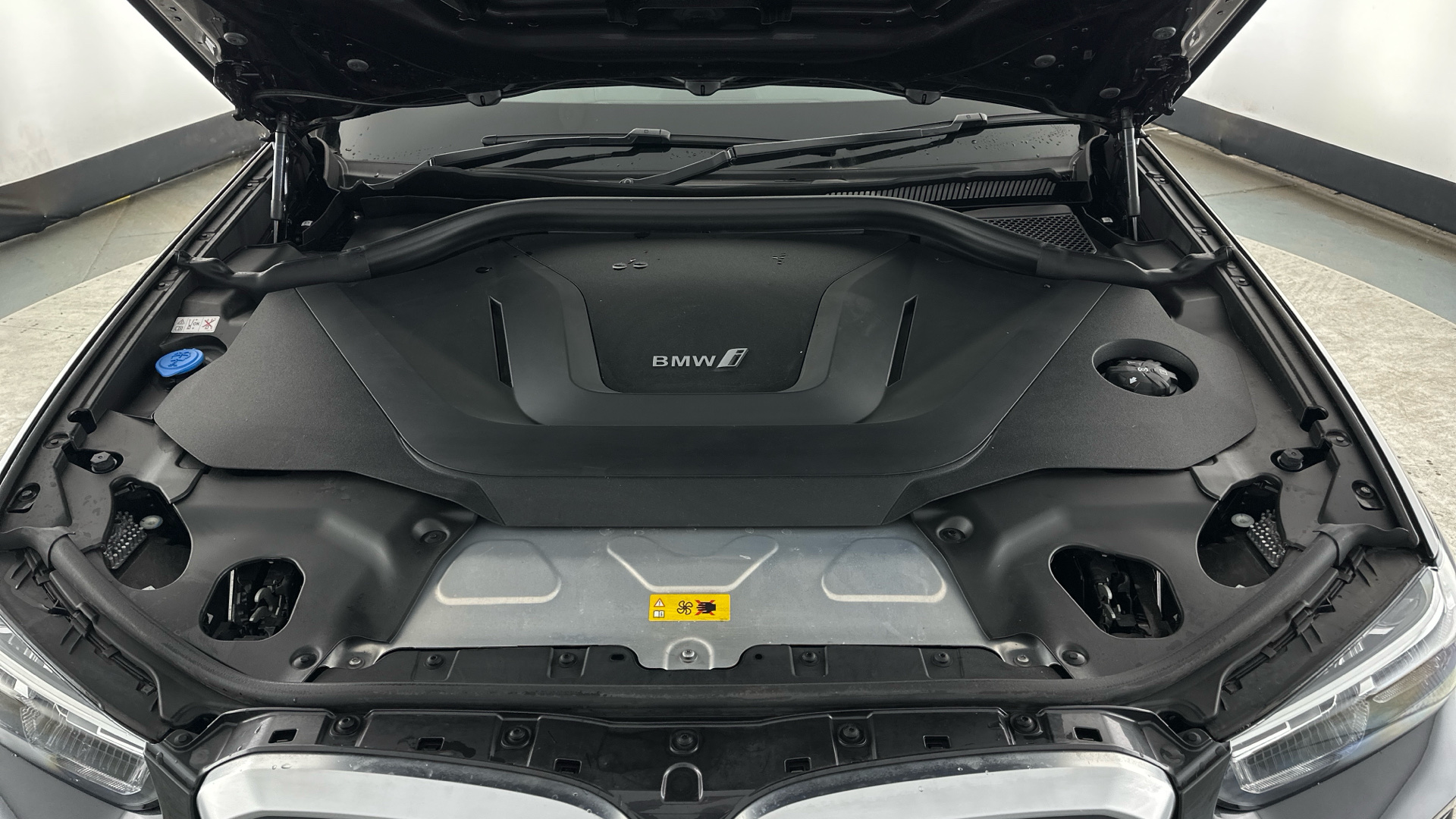 4027614 210kW M Sport 80kWh 5dr Auto