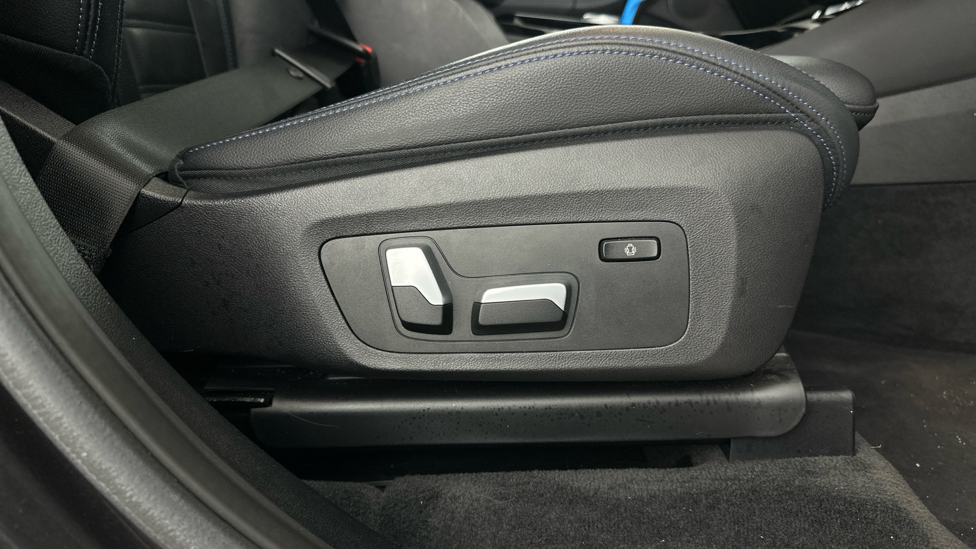 4027614 210kW M Sport 80kWh 5dr Auto