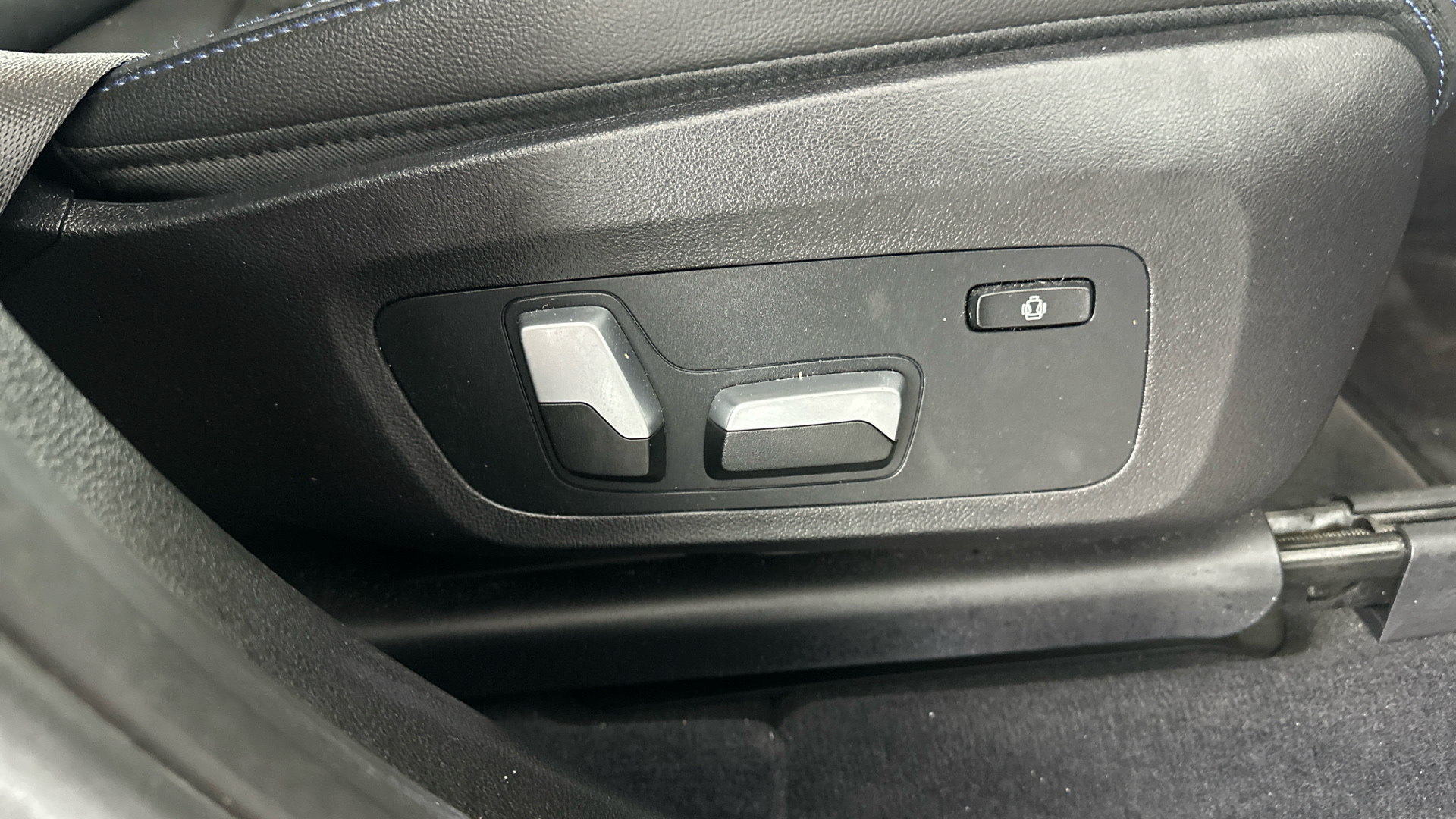 4027756 210kW M Sport 80kWh 5dr Auto