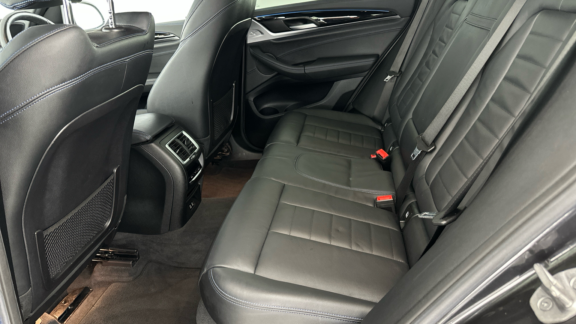 4027583 210kW M Sport 80kWh 5dr Auto