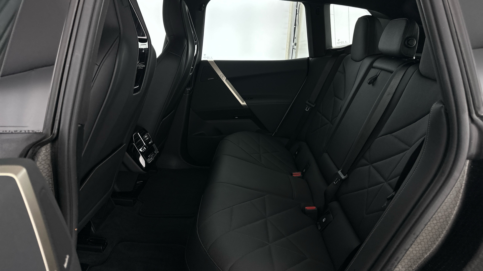 4020882 240kW xDrive40 M Sport 76.6kWh 5dr Auto