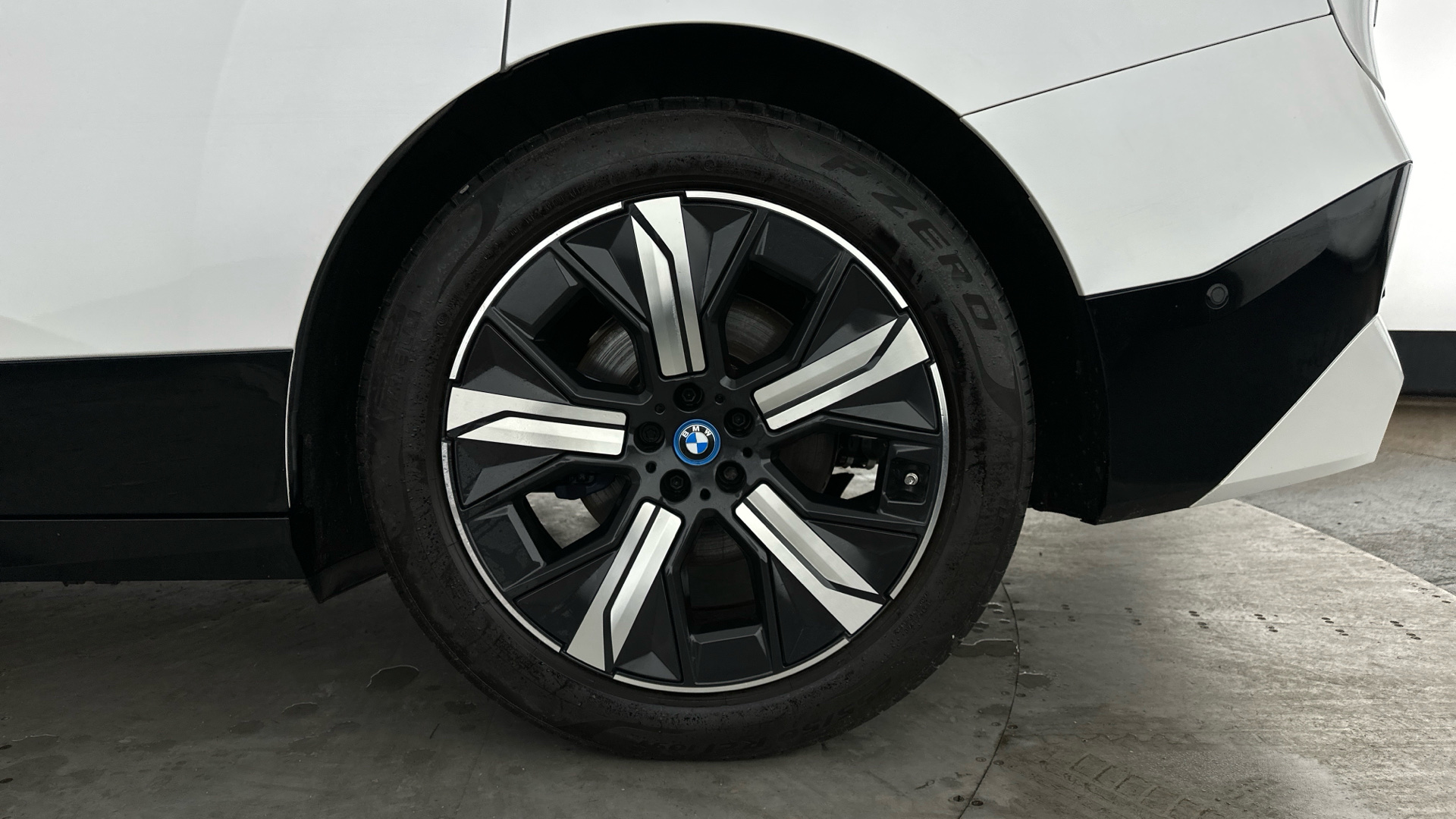 4020882 240kW xDrive40 M Sport 76.6kWh 5dr Auto