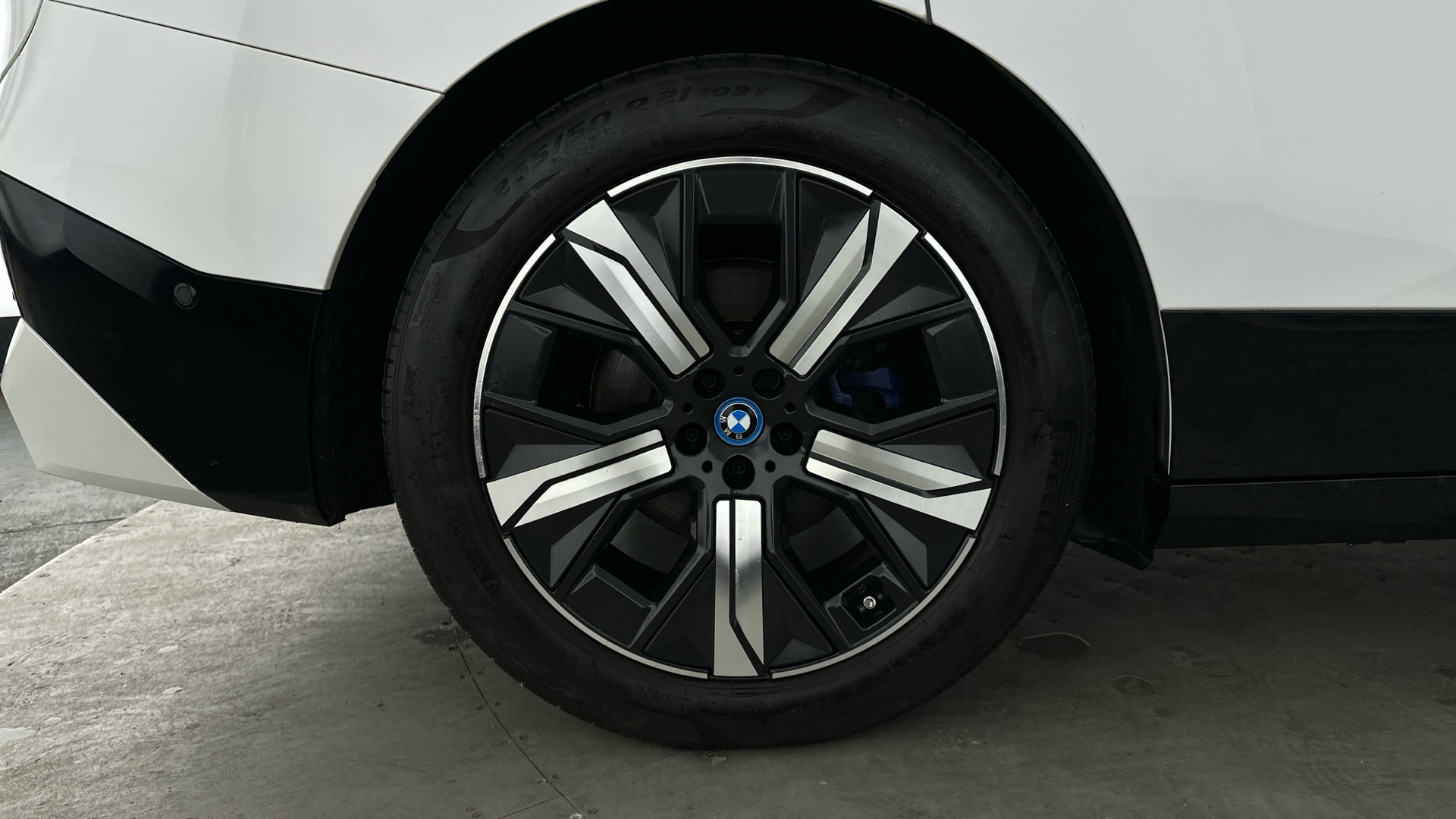 4020882 240kW xDrive40 M Sport 76.6kWh 5dr Auto